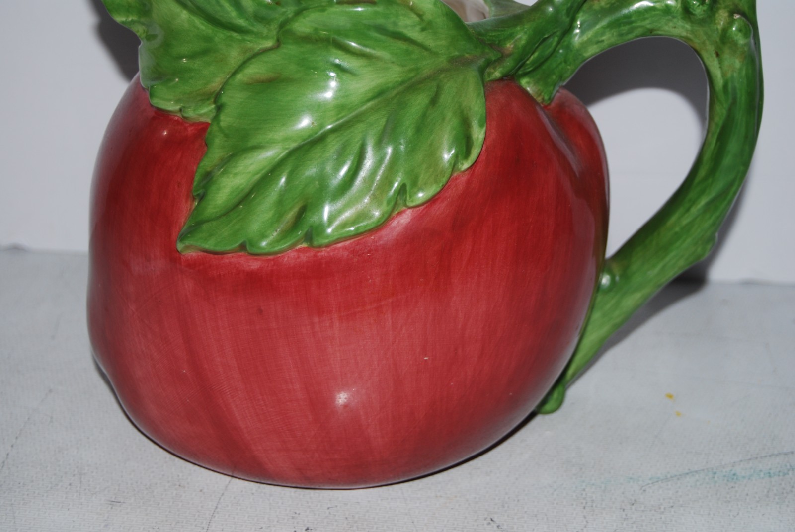 Vintage Ceramic Apple Pitcher 7″ Majolica Style Leaf Spout Farmhouse Decor