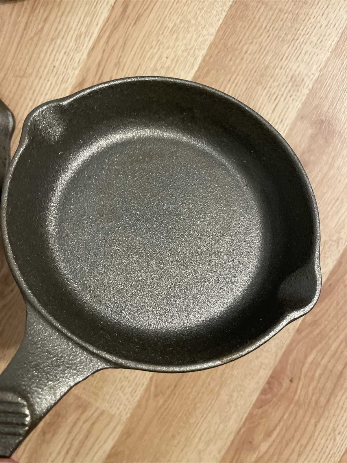 VTG Keilen Ltd. Cast Iron Skillets /Pans- No.’s 1, 2 & 3 – With 2 Pour Spouts