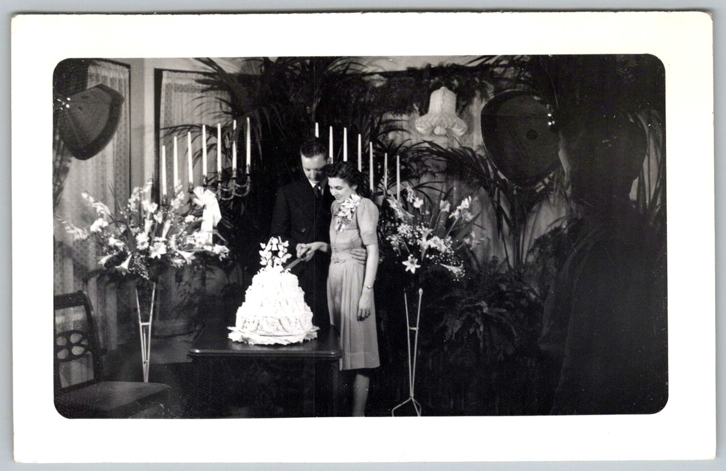 Vtg B&W Snapshot Bride Groom Cutting Wedding Cake Flowers Studio 1940s