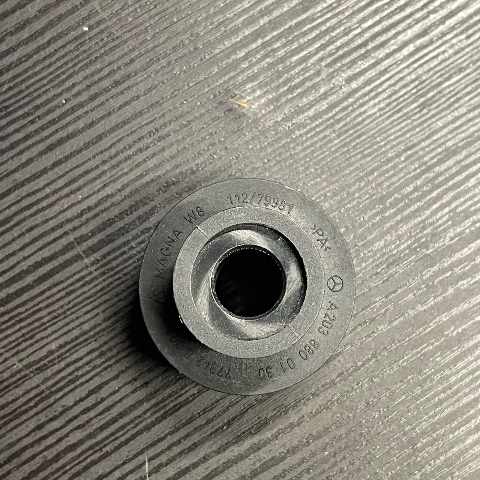 Front Hood Stop Buffer Rubber Bumper Cushion for Mercedes Benz CLA250