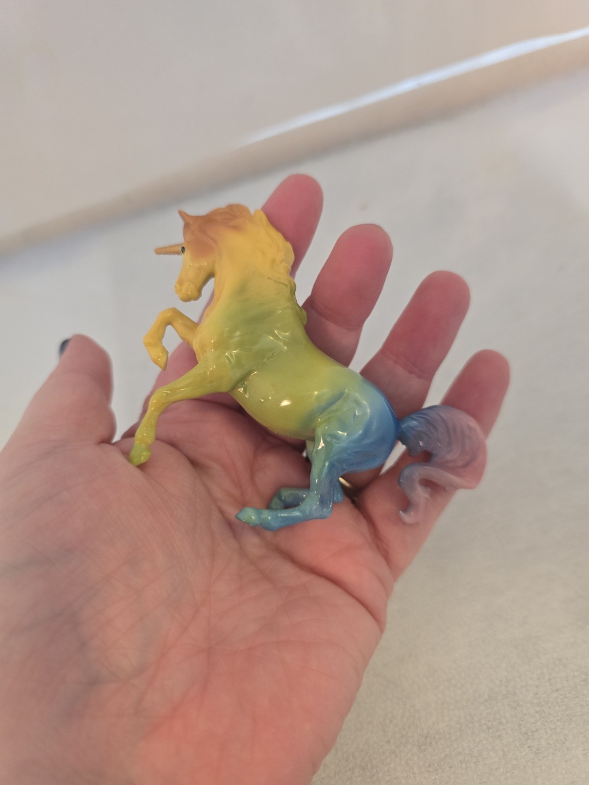 Breyer Stablemate Unicorn Chasing Rainbows Croi Ultra Rare Chase