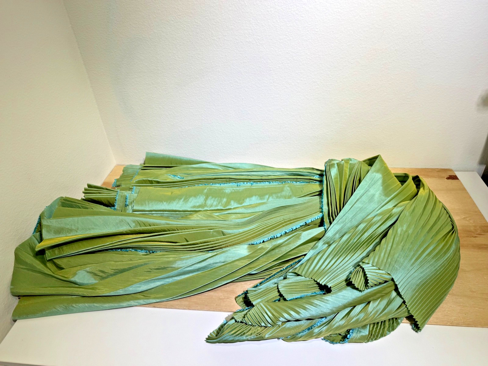 Vintage (7)-pcs Tunic Shaped Pleated Shimmer Linen Fabric Iridescent Blue/Green