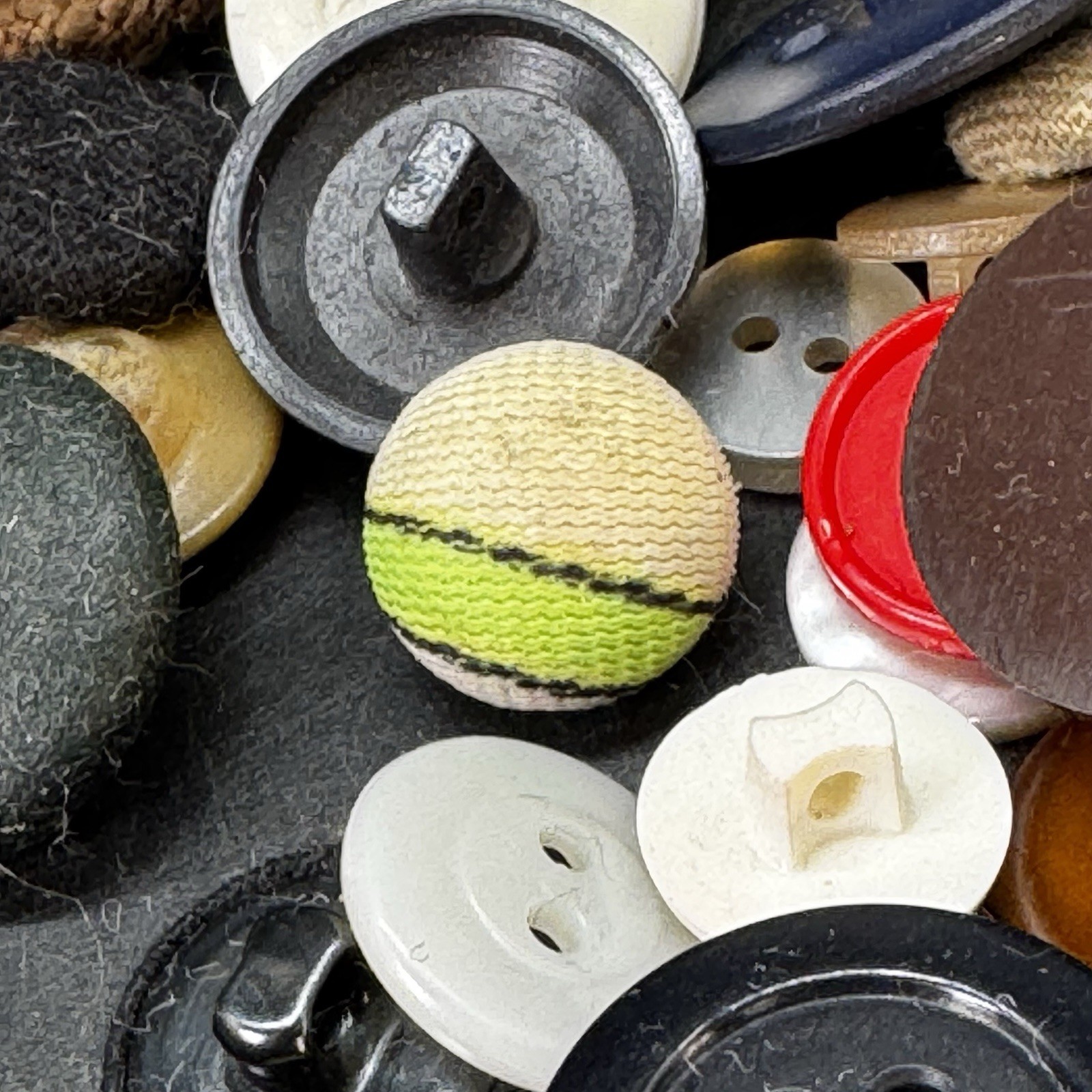 Assorted Vtg Buttons 1/2 Lb Box All Shapes & Sizes From An Old Dress Shop Lot 2