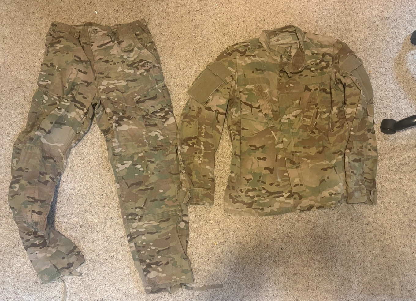 USGI US Army 2010 Multicam ACU Set (Large/Medium Regular) LR/MR