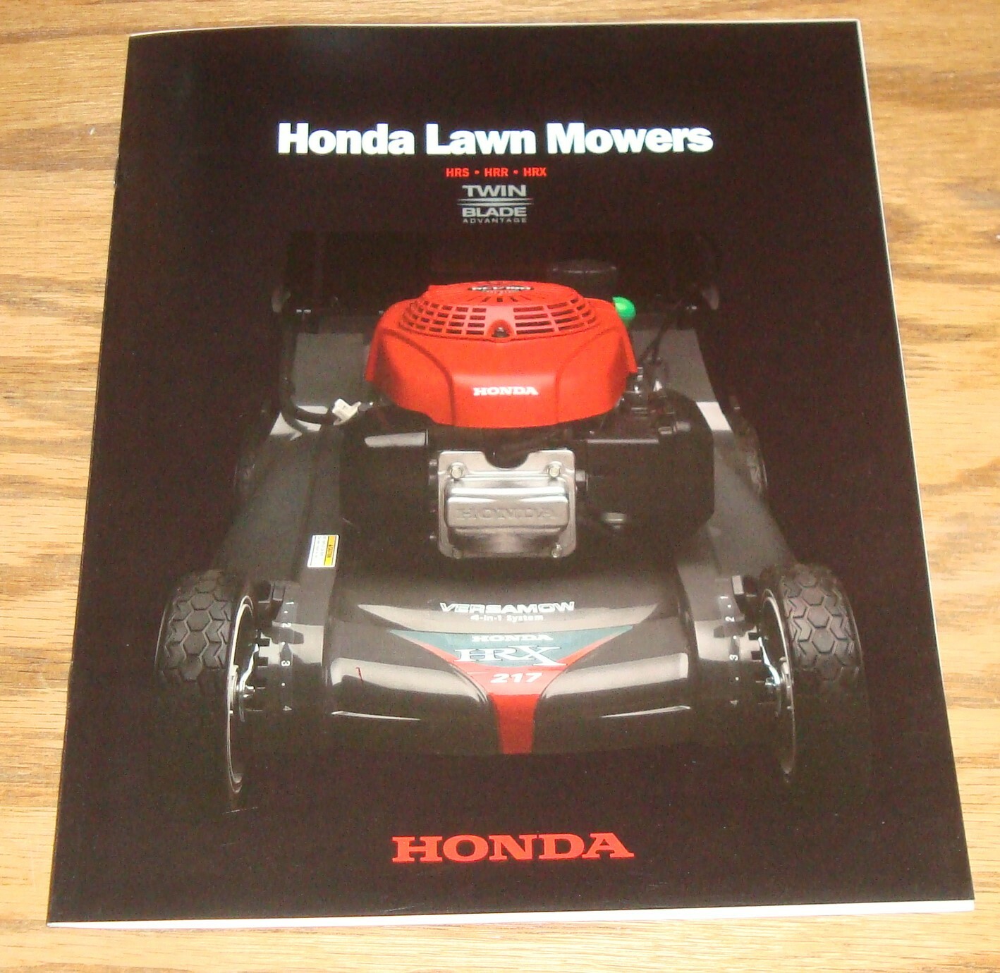 Original 2016 Honda Lawn Mower Sales Brochure 16 HRS HRR HRX
