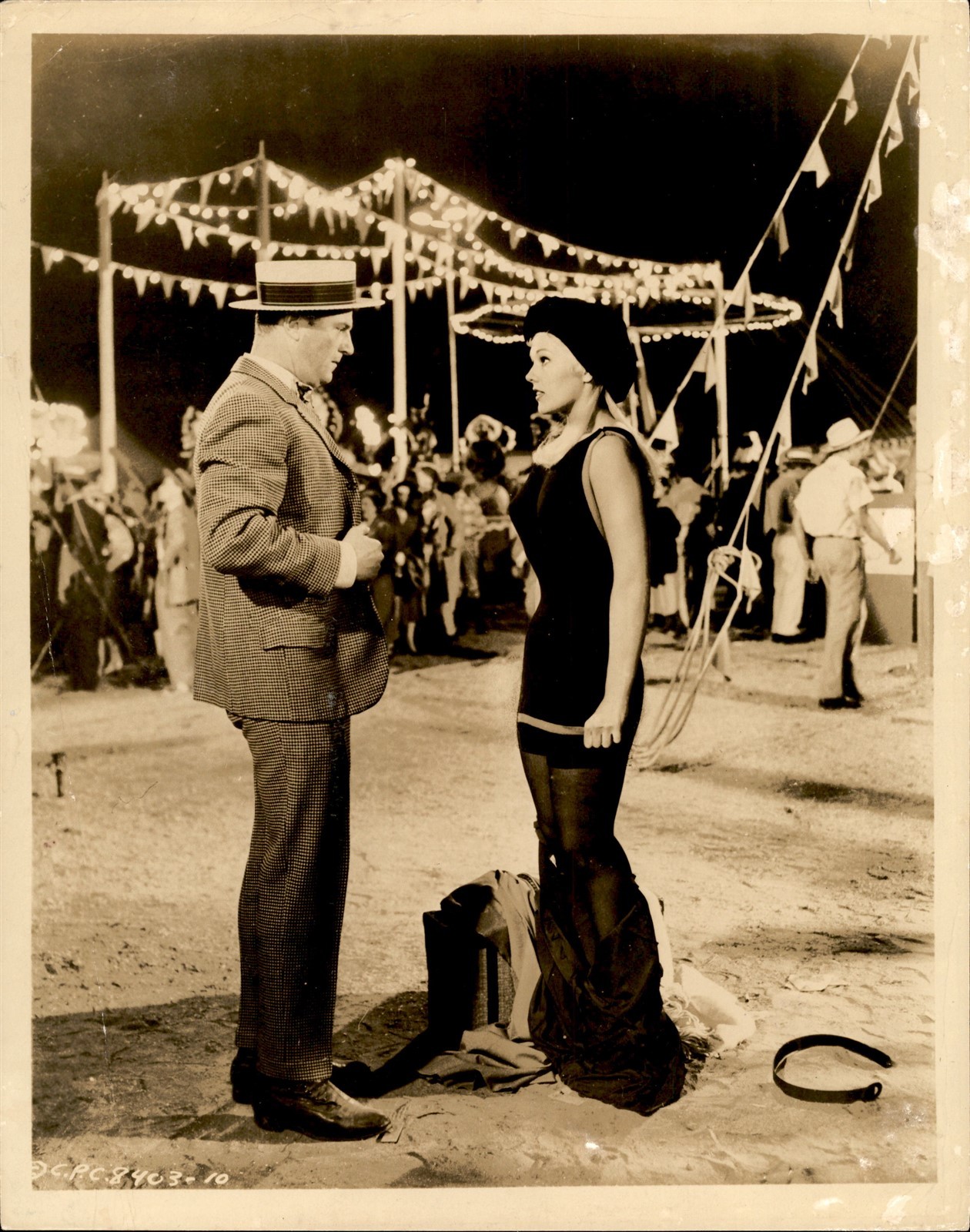 LMPE31 Original Photo BEAUTIFUL BLONDE AT TOWN FAIR UNKNOWN MOVIE 1920s CLOTHING
