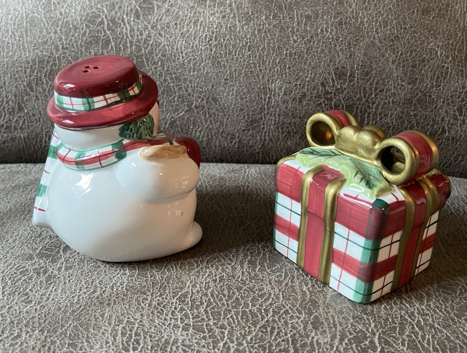 2000 Fitz and Floyd Christmas Plaid Salt Pepper Set 2063/127 Snowman/Present