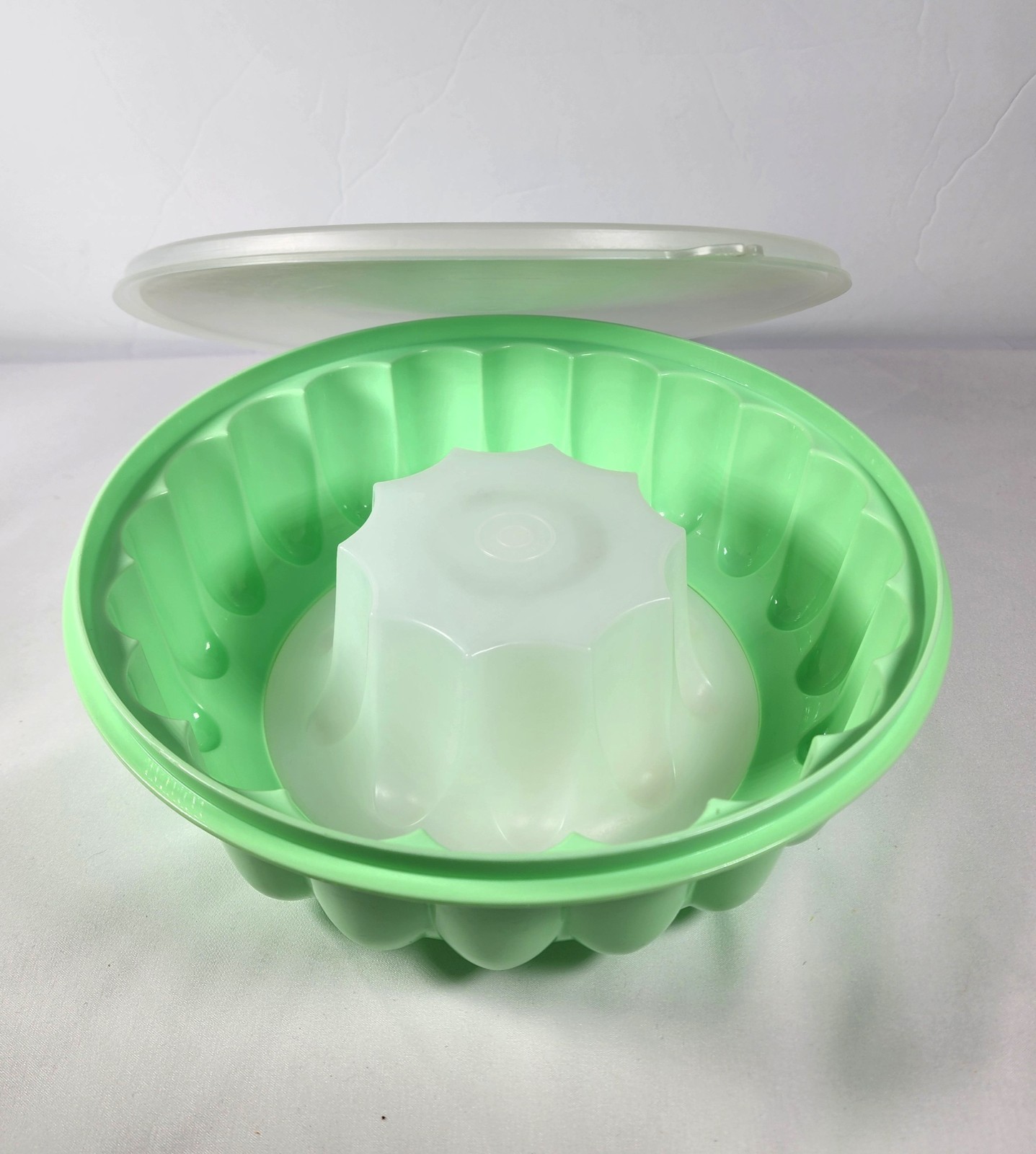 Tupperware Large Jello Mold Mint Green 3 Piece Vintage