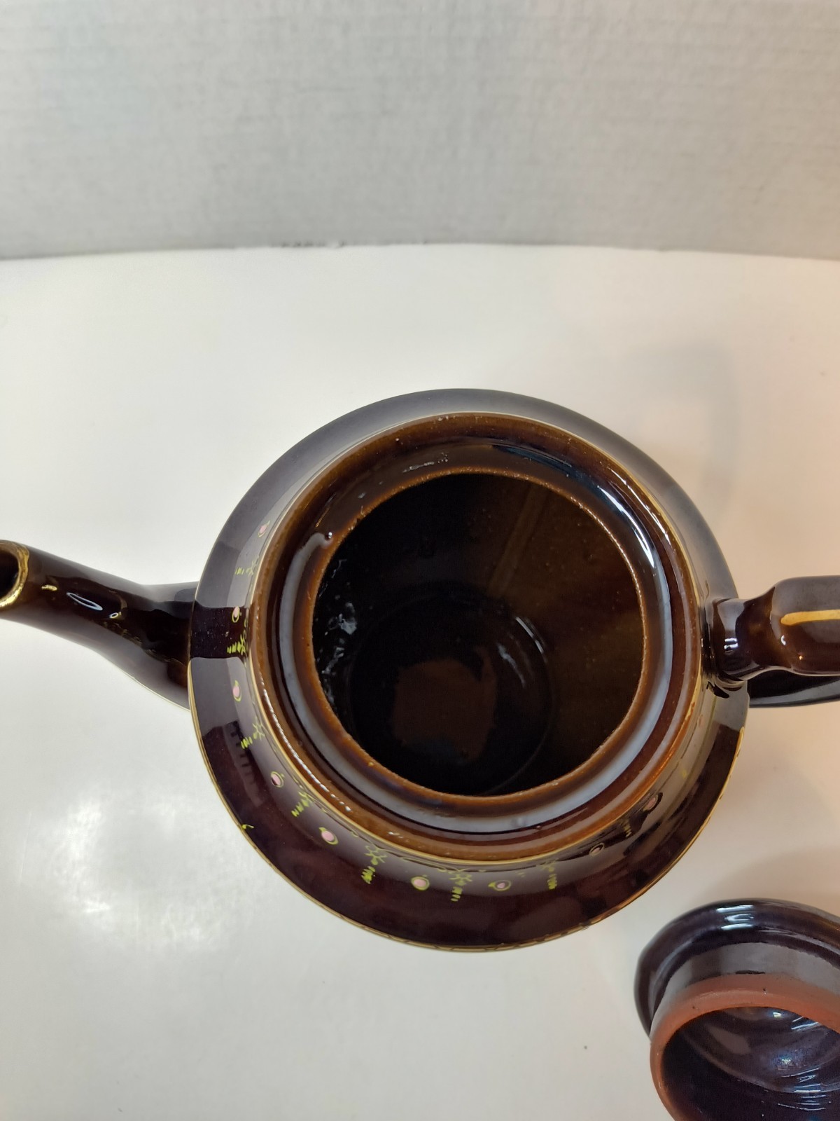 VTG BLACK TEAPOT W/MORIAGE HANDPAINTED GREEN RED YELLOW FLORAL MADE IN JAPAN.