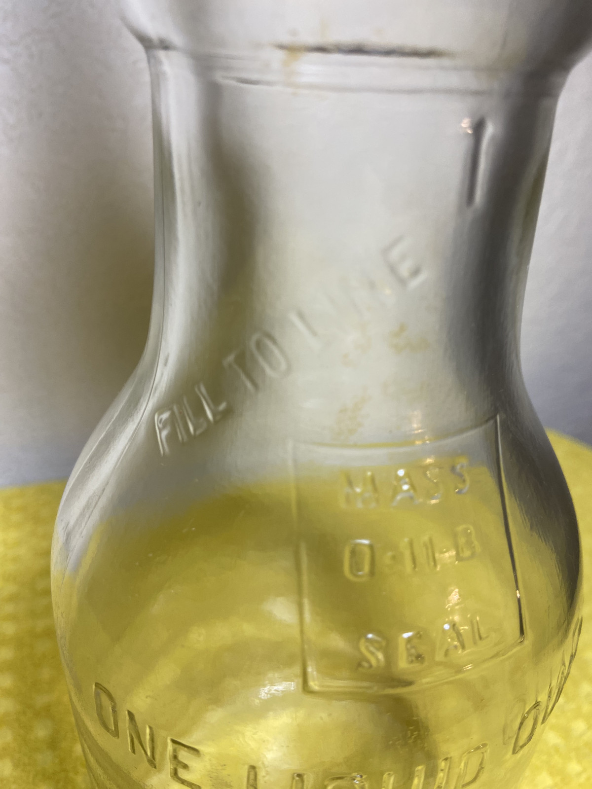 Vintage Master Manufacturing Co. one quart glass oil bottle – metal spout