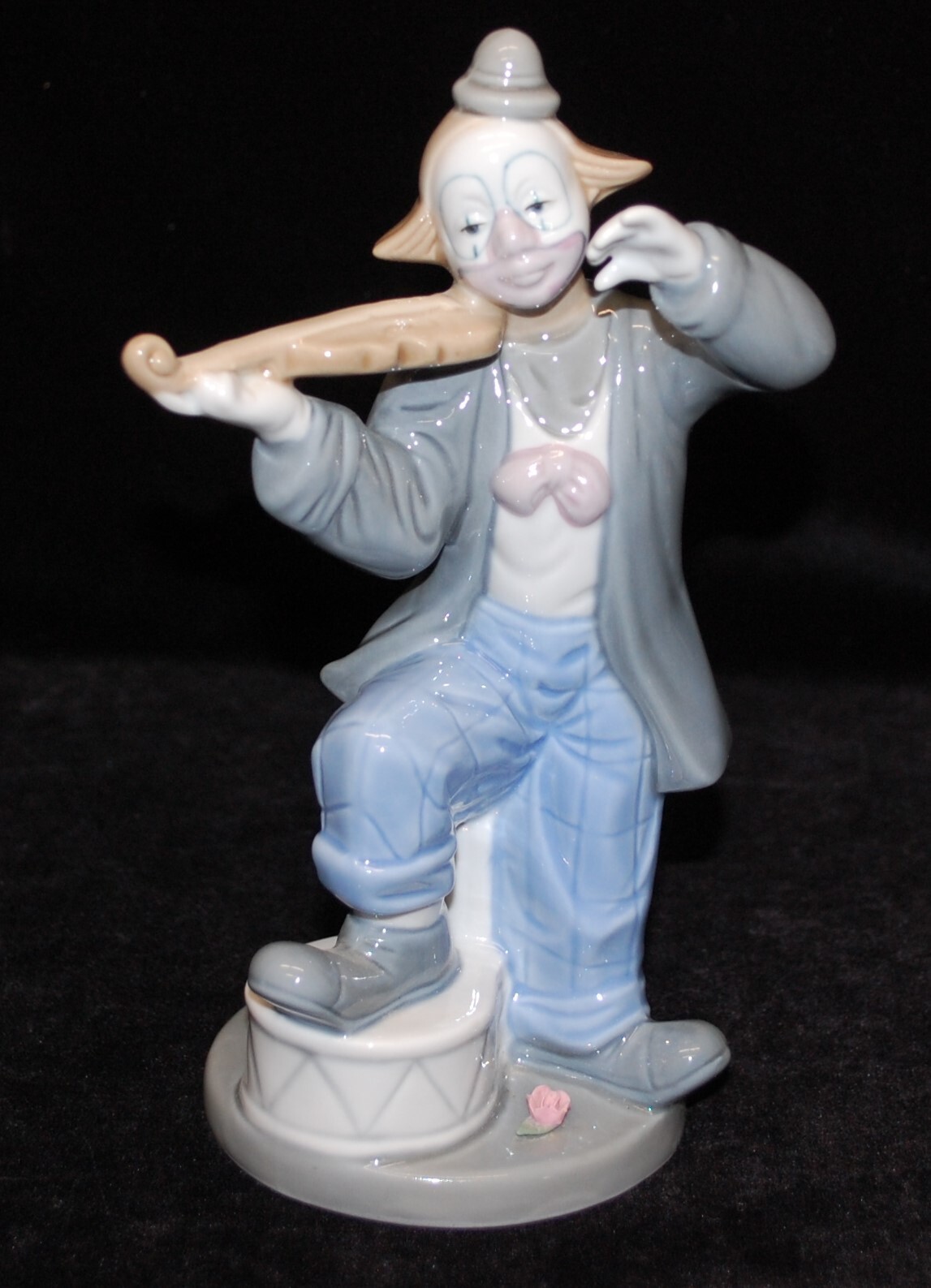 Vintage Clown Playing The Violin Porcelain Figurine Porcelana De Cuernavaca