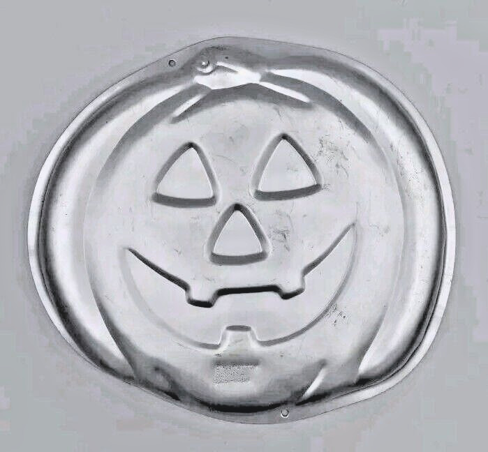 Wilton Halloween Jack O Lantern Pumpkin 1995 Cake Pan Mold 11.5″ L x 12.5″ W