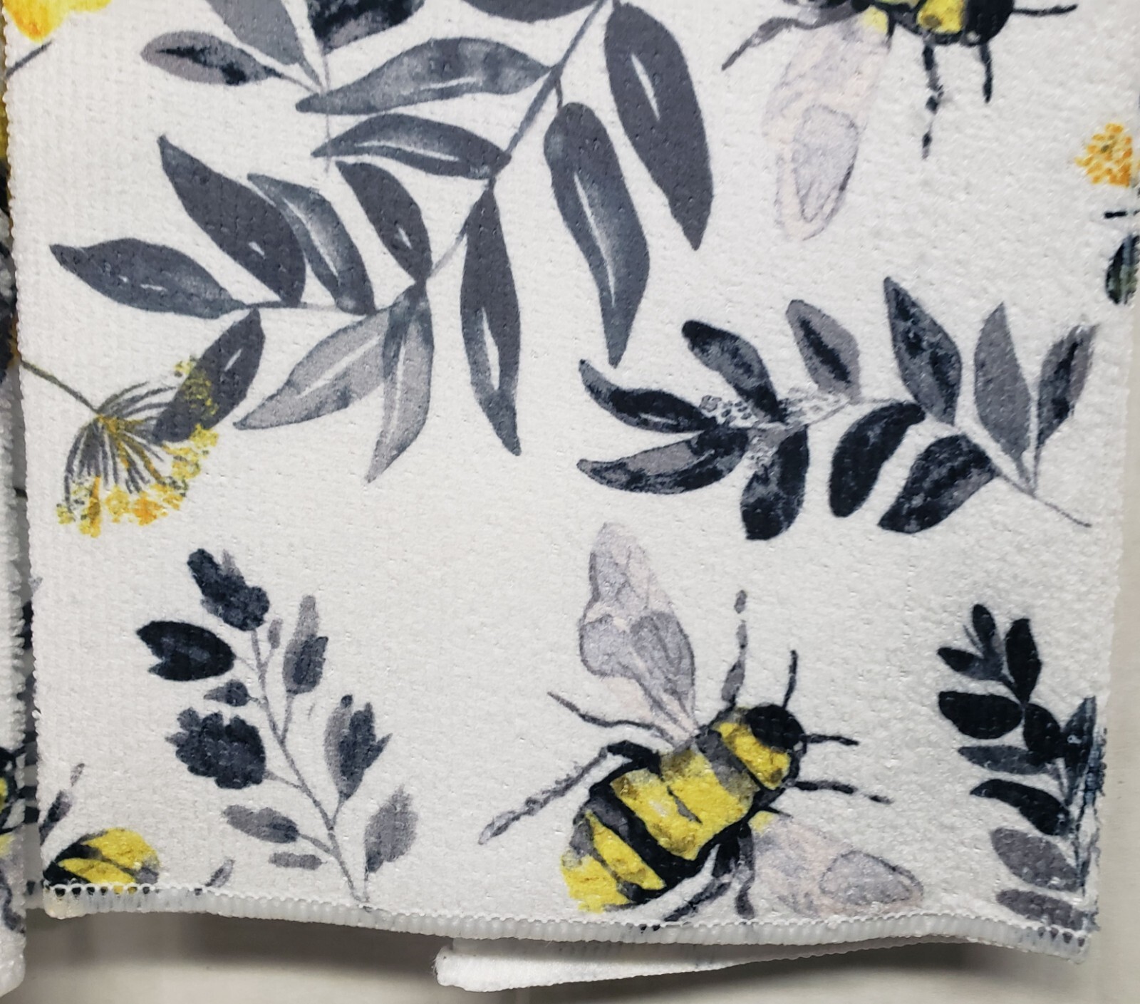 Set of 2 Same Printed Microfiber Kitchen Towels (15″ x 25″) BEES & LEAVES, GR