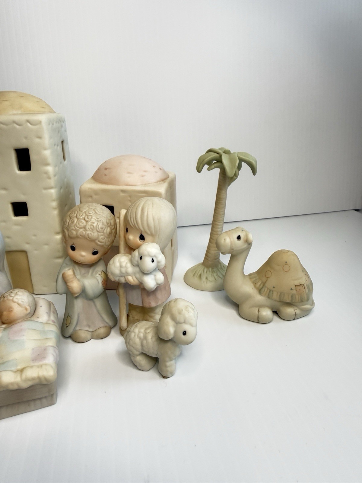 Precious Moments Come Let Us Adore Him Miniatures Nativity E2395 & E2387 Enesco