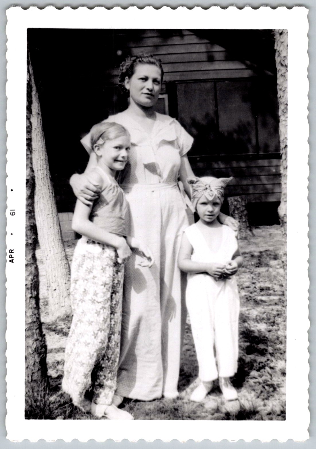 Vtg B&W Snapshot Woman Children Patterned Pants Sun Hat Apr 1961 Apr 61