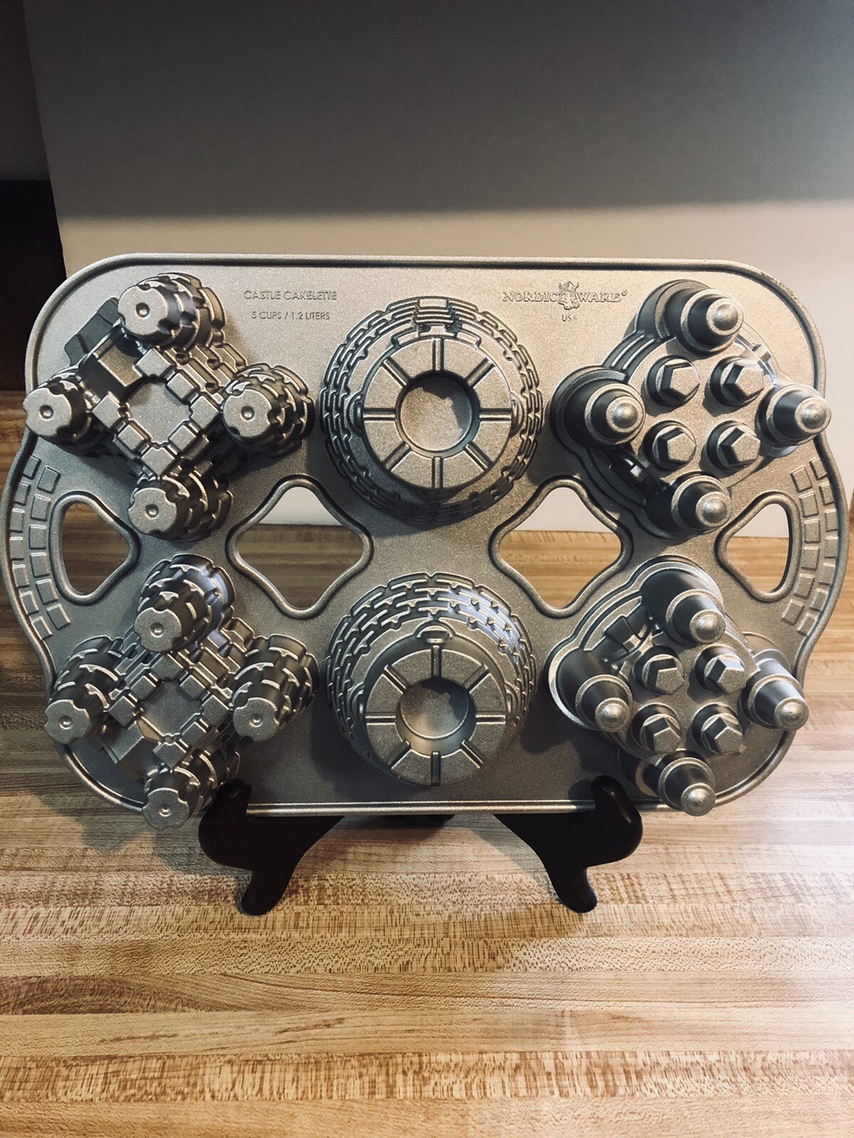 Nordic Ware Castle Cakelette Cast Aluminum Pan Mini Cake Pan Princess Party USA