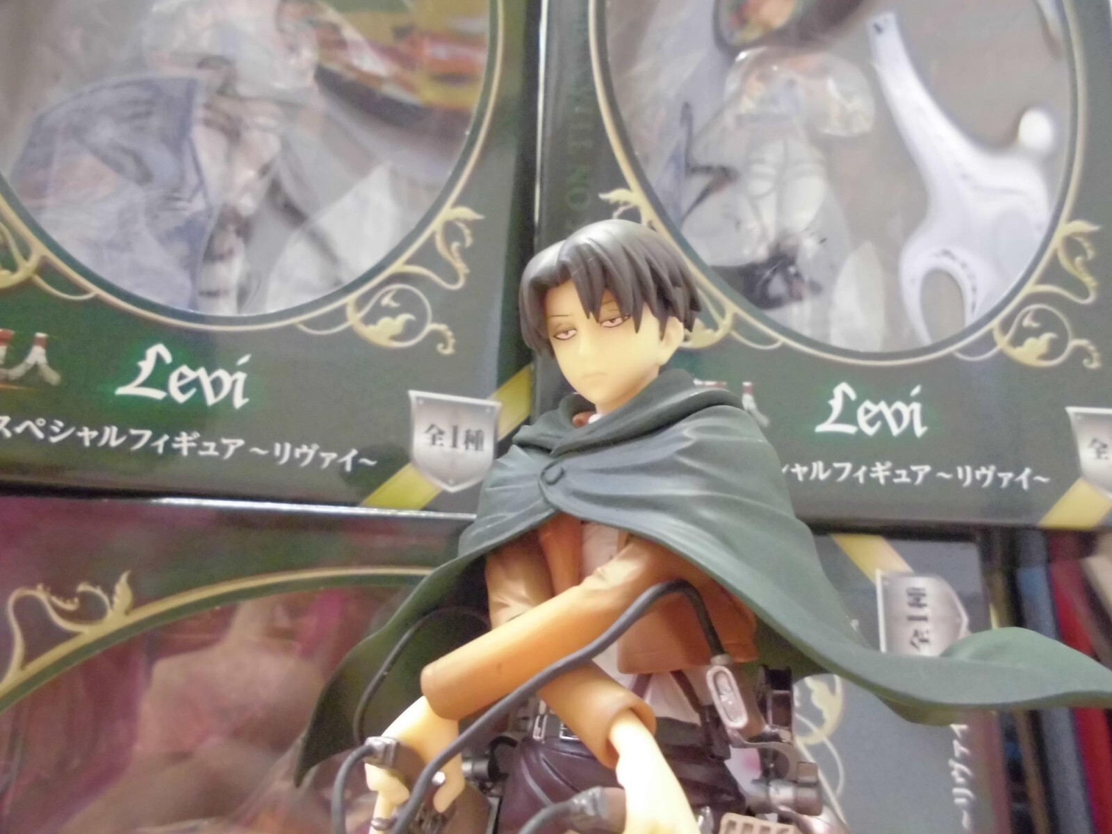 FuRyu Shingeki no Kyojin Attack on Titan 3D Maneuver Gear Special Figure Levi