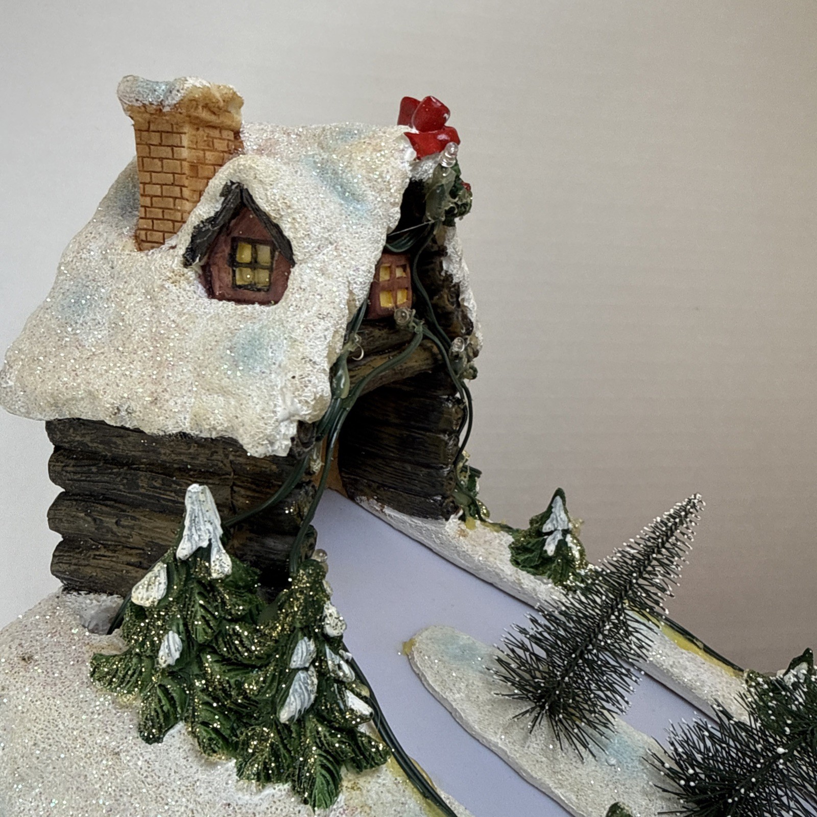 Home Accents Holiday 10″ Illuminated Ski Scene w/ Motion & Music – 4 Figurines