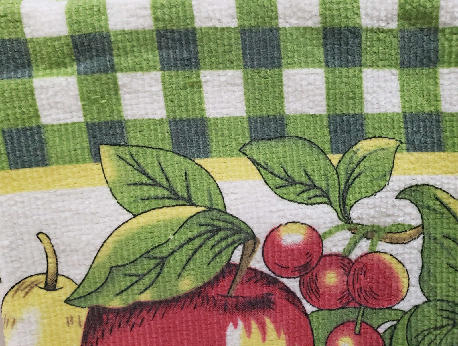 2 SAME KITCHEN MICROFIBER TOWELS (15″x25″) BRIGHT FRUITS