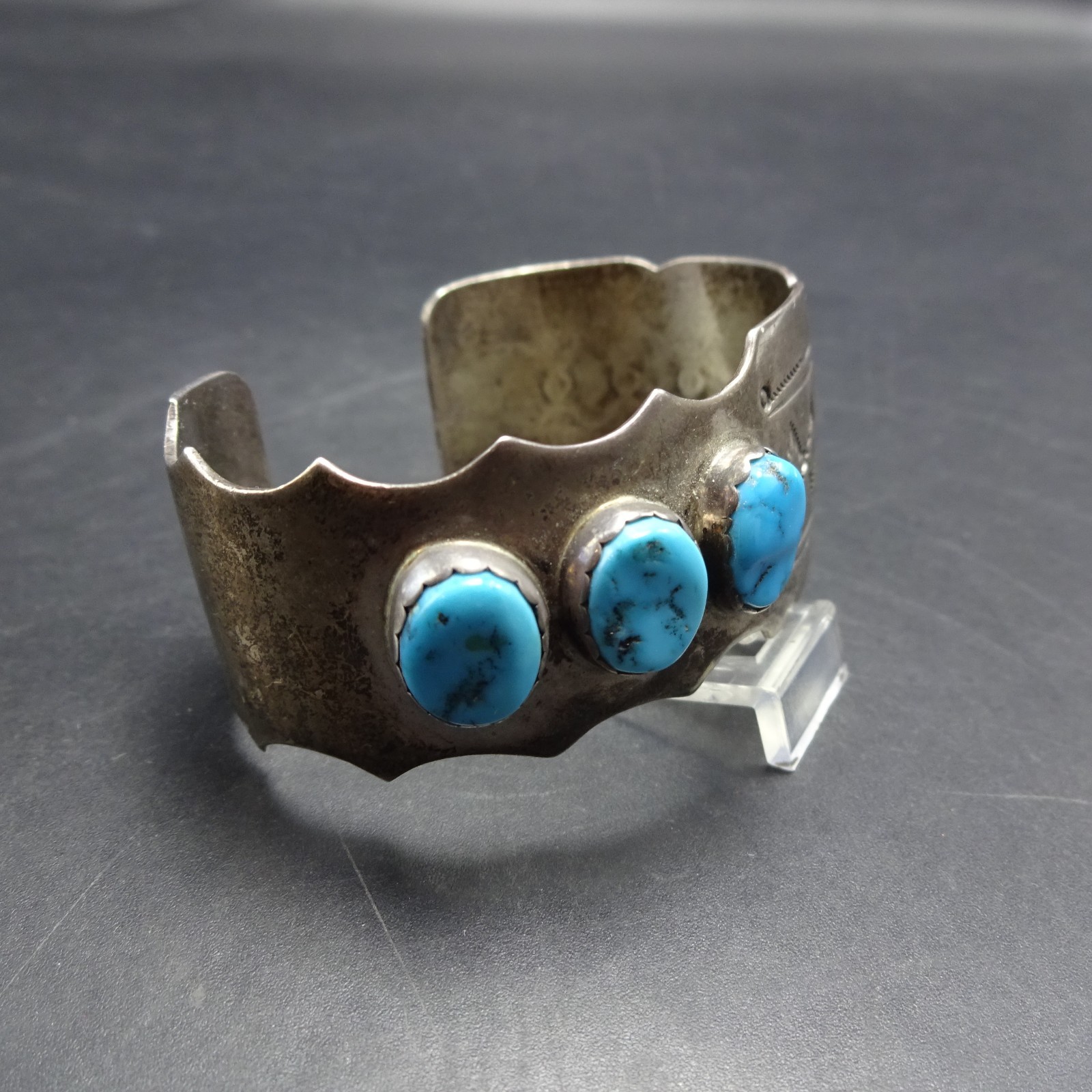 Signed Vintage NAVAJO Sterling Silver BLUE KINGMAN TURQUOISE Cuff BRACELET
