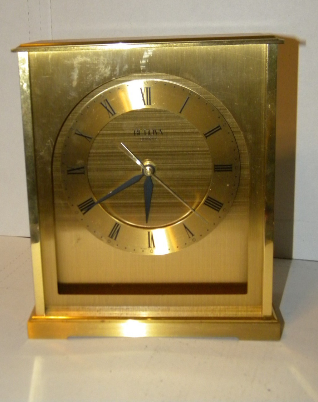 Vintage BULOVA Heavy Brushed Brass Quartz Roman Numeral 9″ Mantle Desk Clock VGC