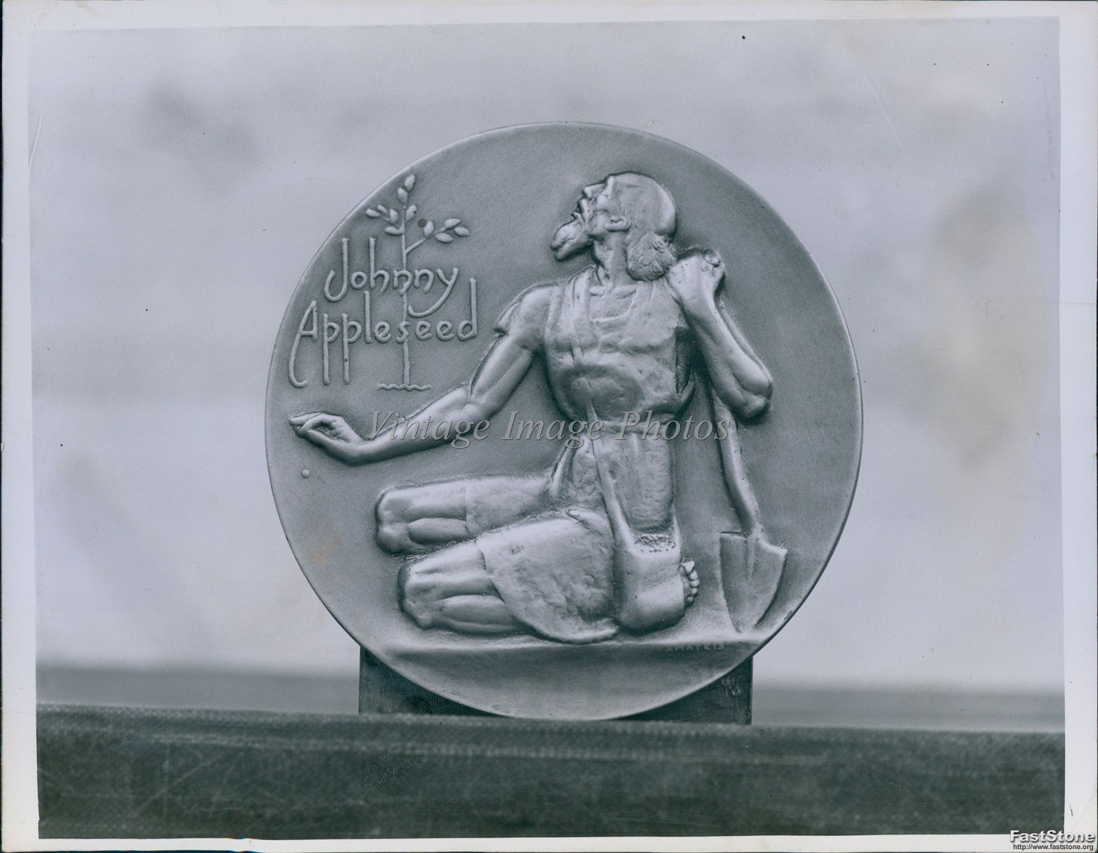 1950 Johnny Appleseed Award Sculpture Collectable Silver Vintage Photo 6×8