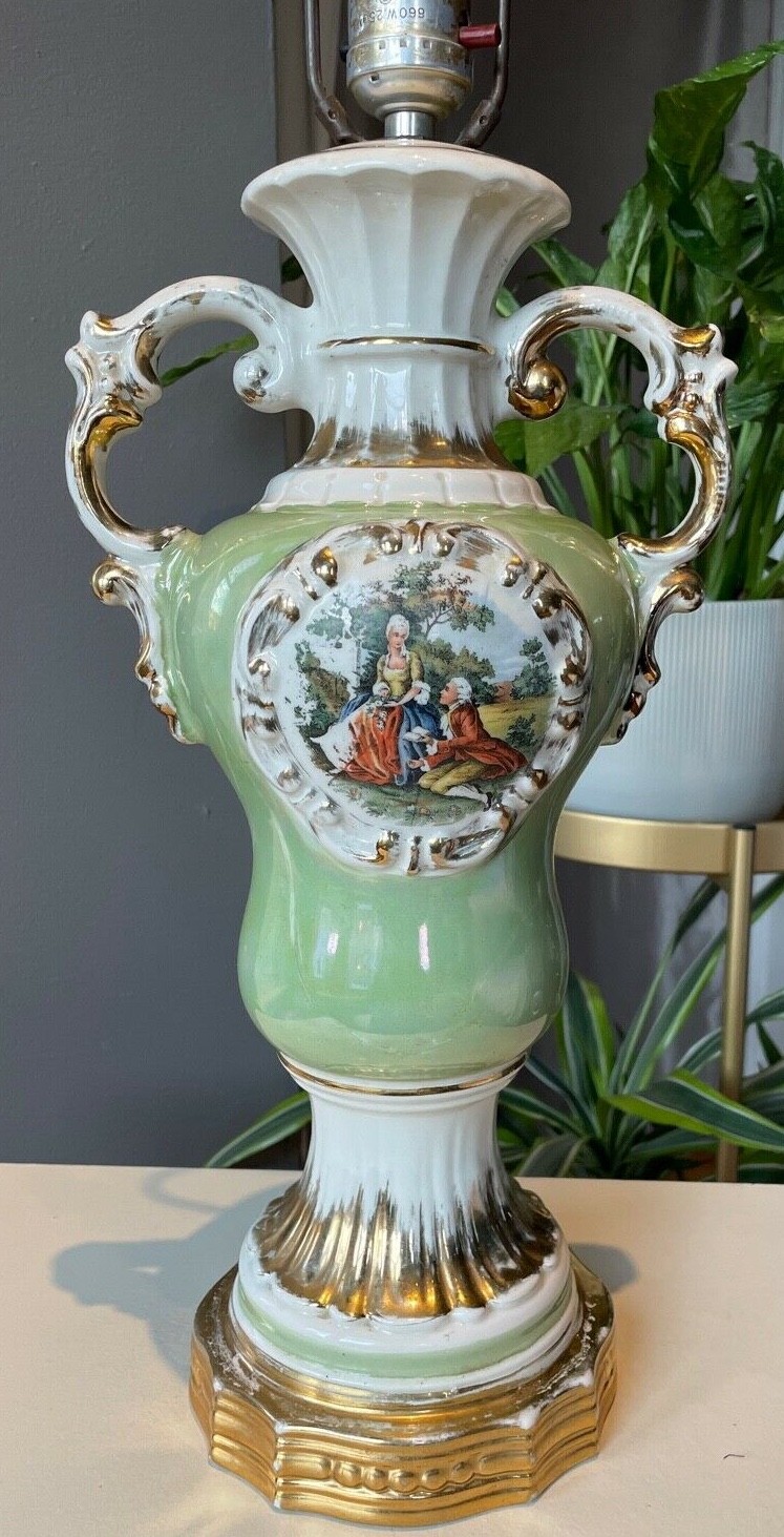 VTG GREEN&GOLD FRENCH RENAISSANCE COTTAGE PAINTED PORCELAIN URN STYLE TABLE LAMP