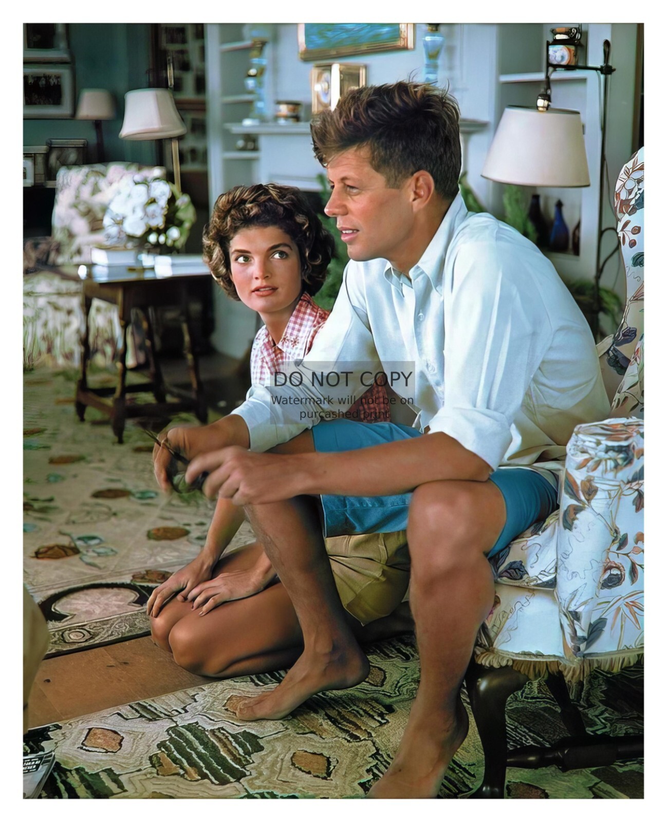 PRESIDENT JOHN F. KENNEDY & JACKIE KENNEDY ON VACATION 8X10 PHOTO