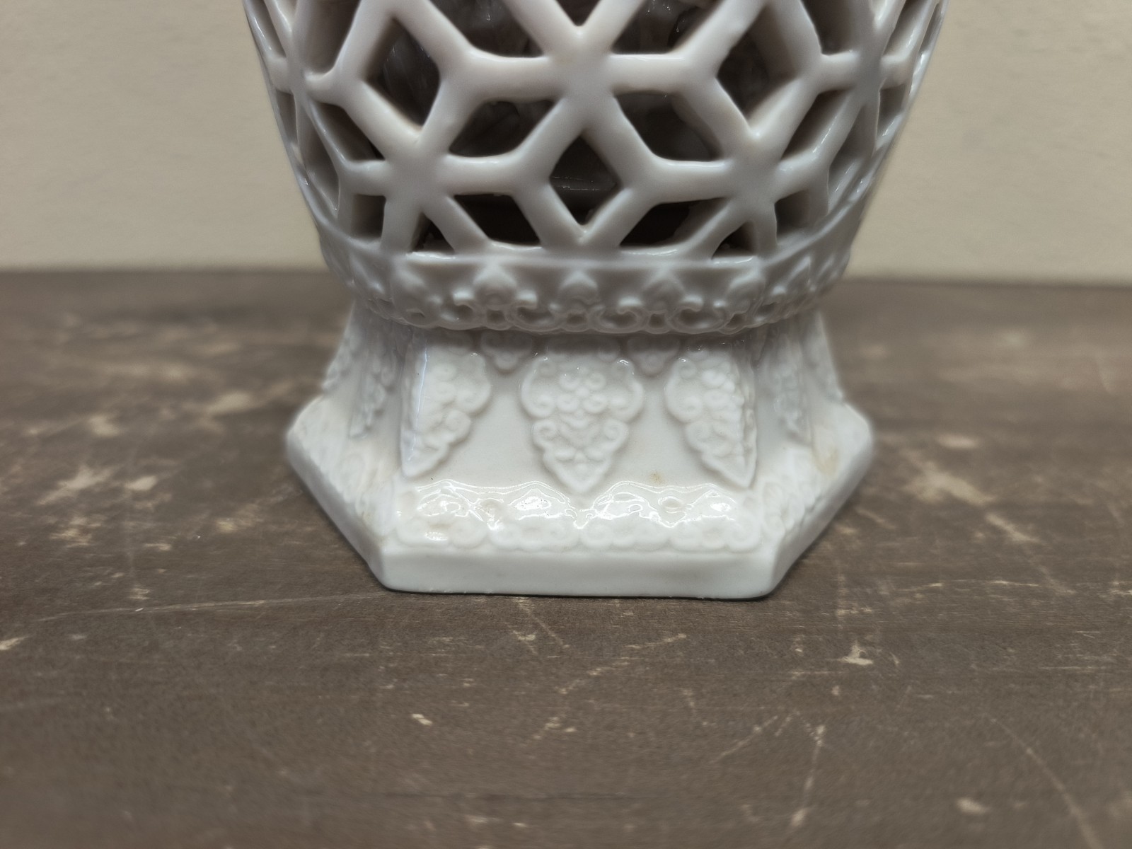 Chinese Blanc-de-chine Hexagonal Porcelain Vase Qing Dynasty 10″x5″