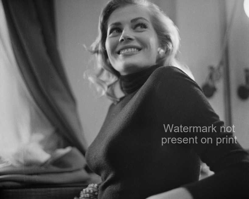 Anita Ekberg Photo 8×10 Smiling Savoy Hotel London 1955