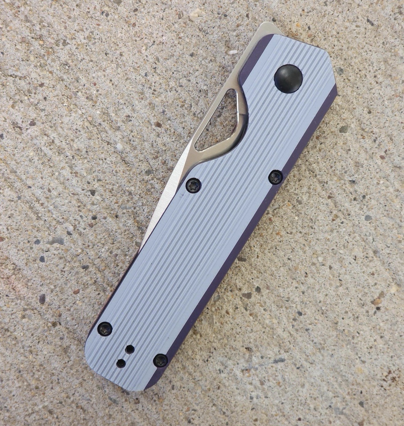 Kizer Militaw Full Size Liner Lock 3D Scales Carbon Fiber Black and Gray, Inlay
