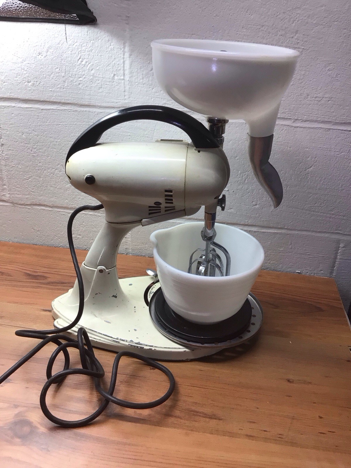 Vintage 1940’s Hamilton Beach Mixer And Juicer One Milk Glass Bowl Model G RUNS