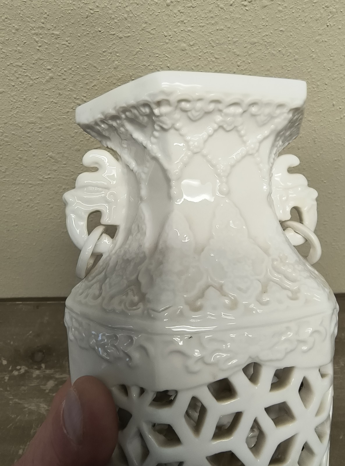 Chinese Blanc-de-chine Hexagonal Porcelain Vase Qing Dynasty 10″x5″