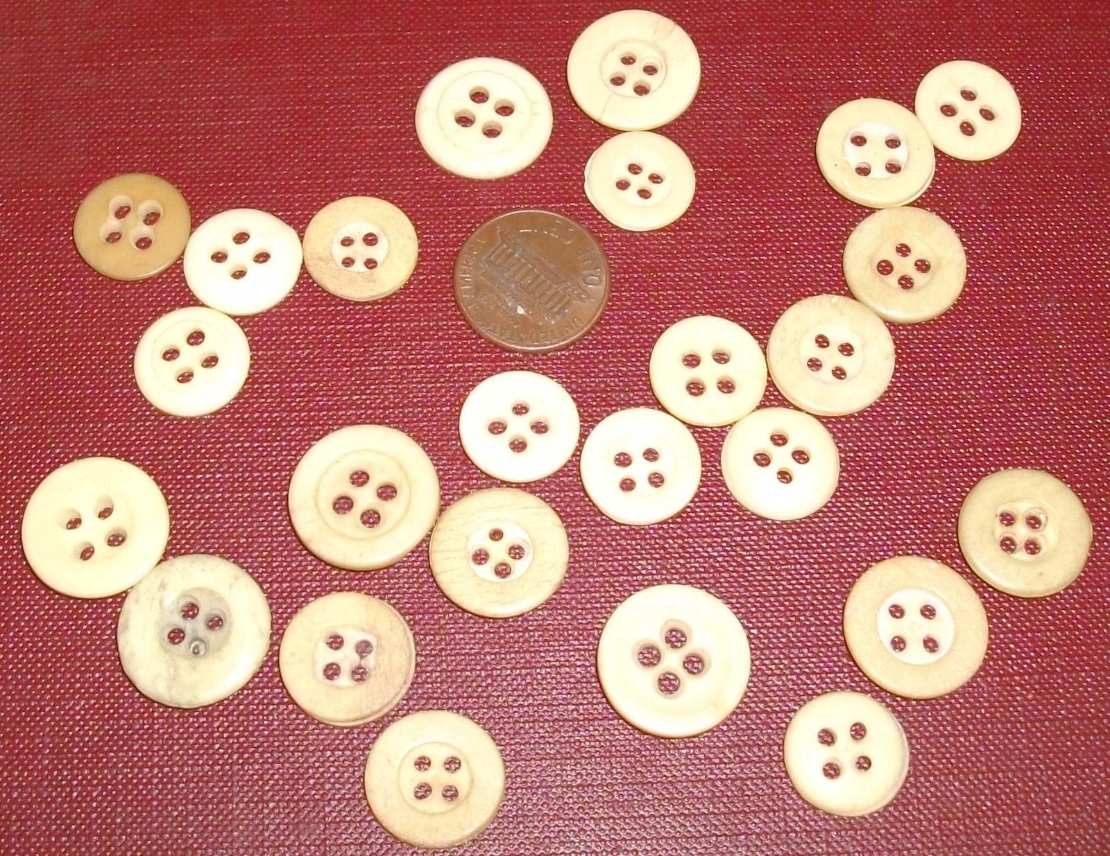 LOT of 25 ANTIQUE 4-HOLE BONE BUTTONS *Bovine *Assorted