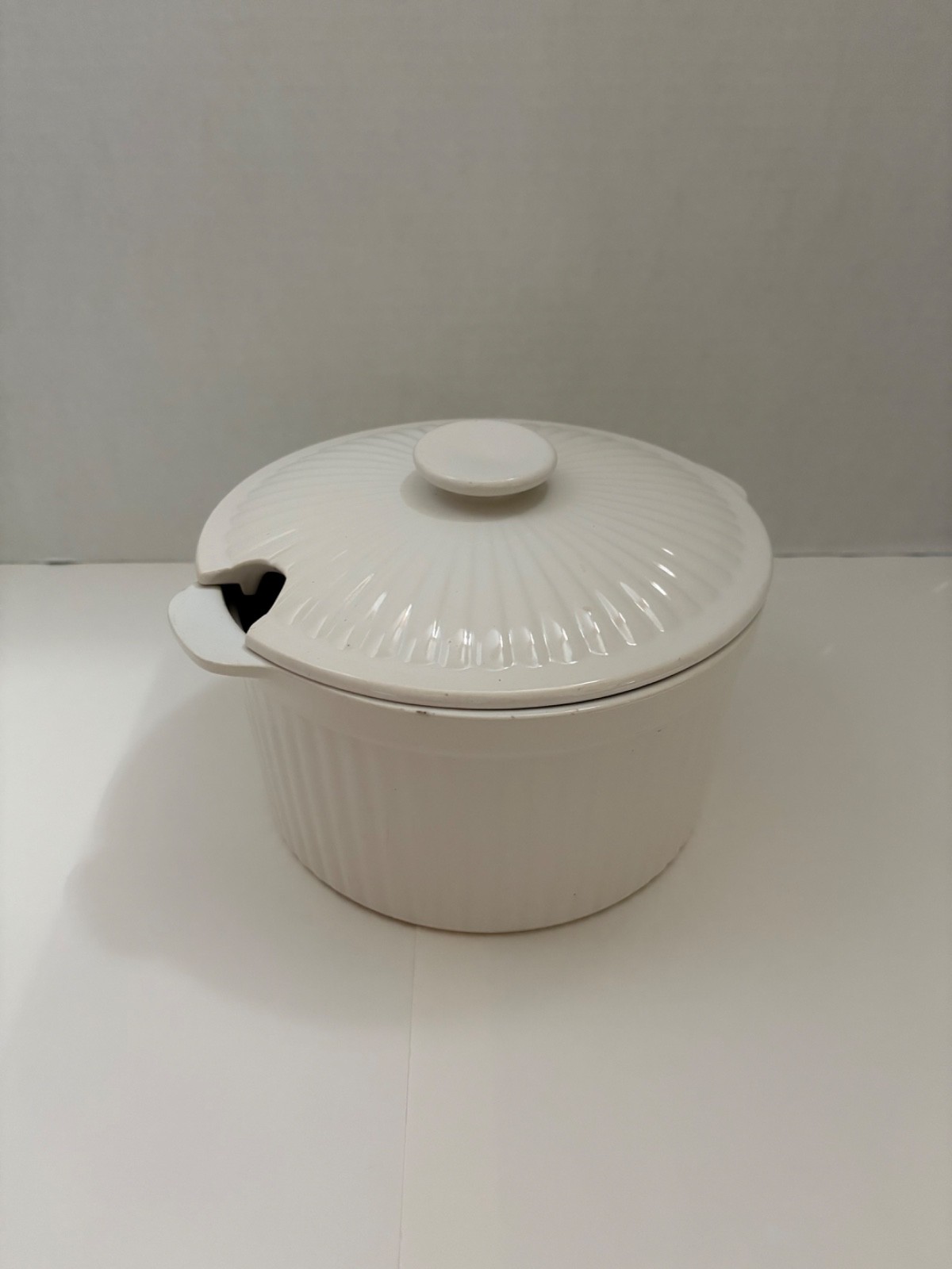 Vintage WESTLAND Japan White Bakeware 2Qt casserole with lid