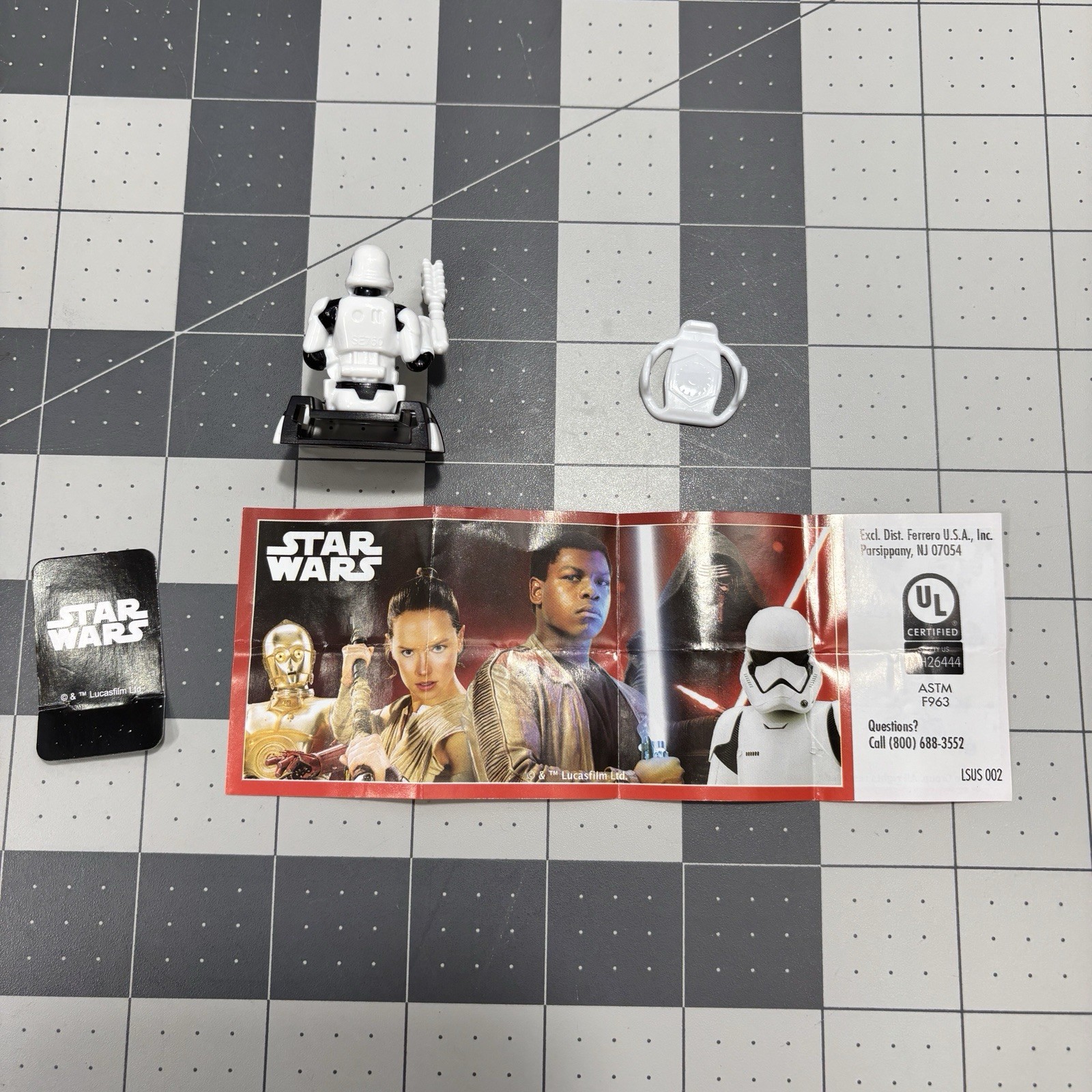 Star Wars Lot Kinder Joy Mystery Egg 5x Figures Complete Kylo Ren Rey Finn C3P0