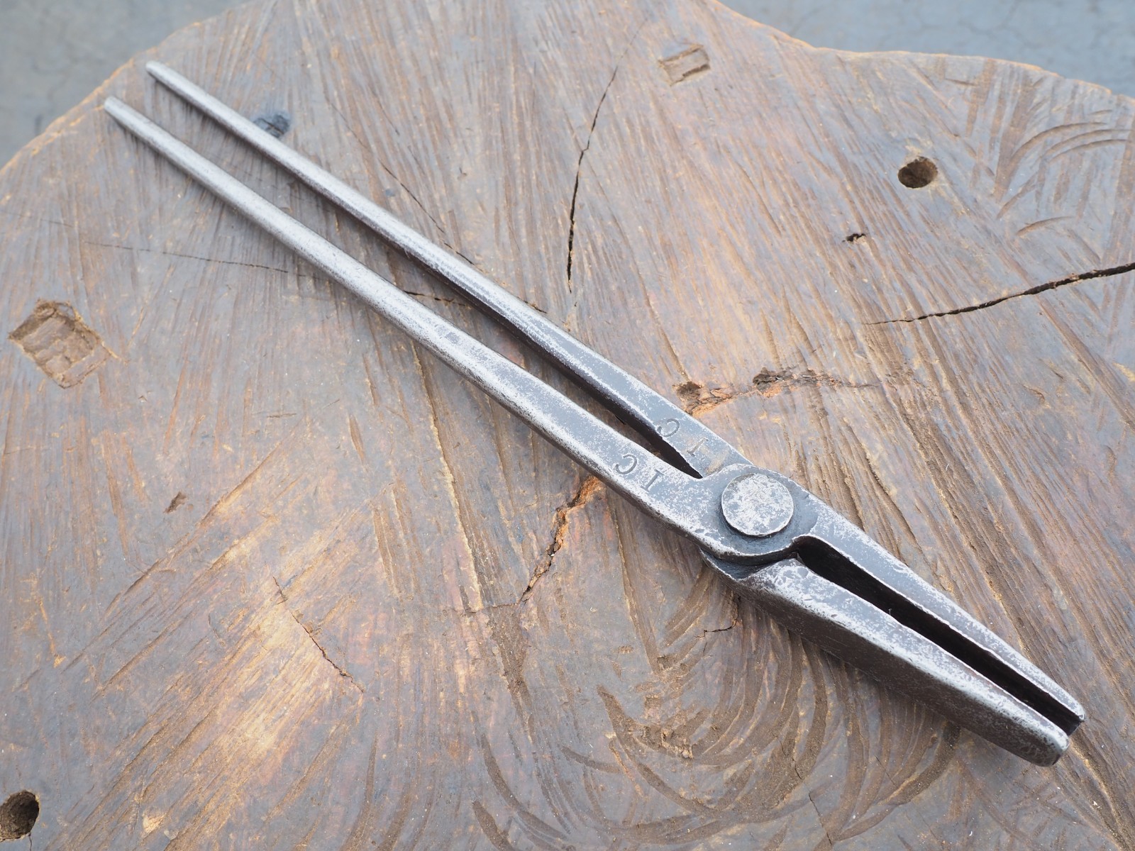 STOUT 1/4″ – 3/8″ FLAT STOCK PICK-UP BLACKSMITH ANVIL FORGING TONGS KNIFE BLADE