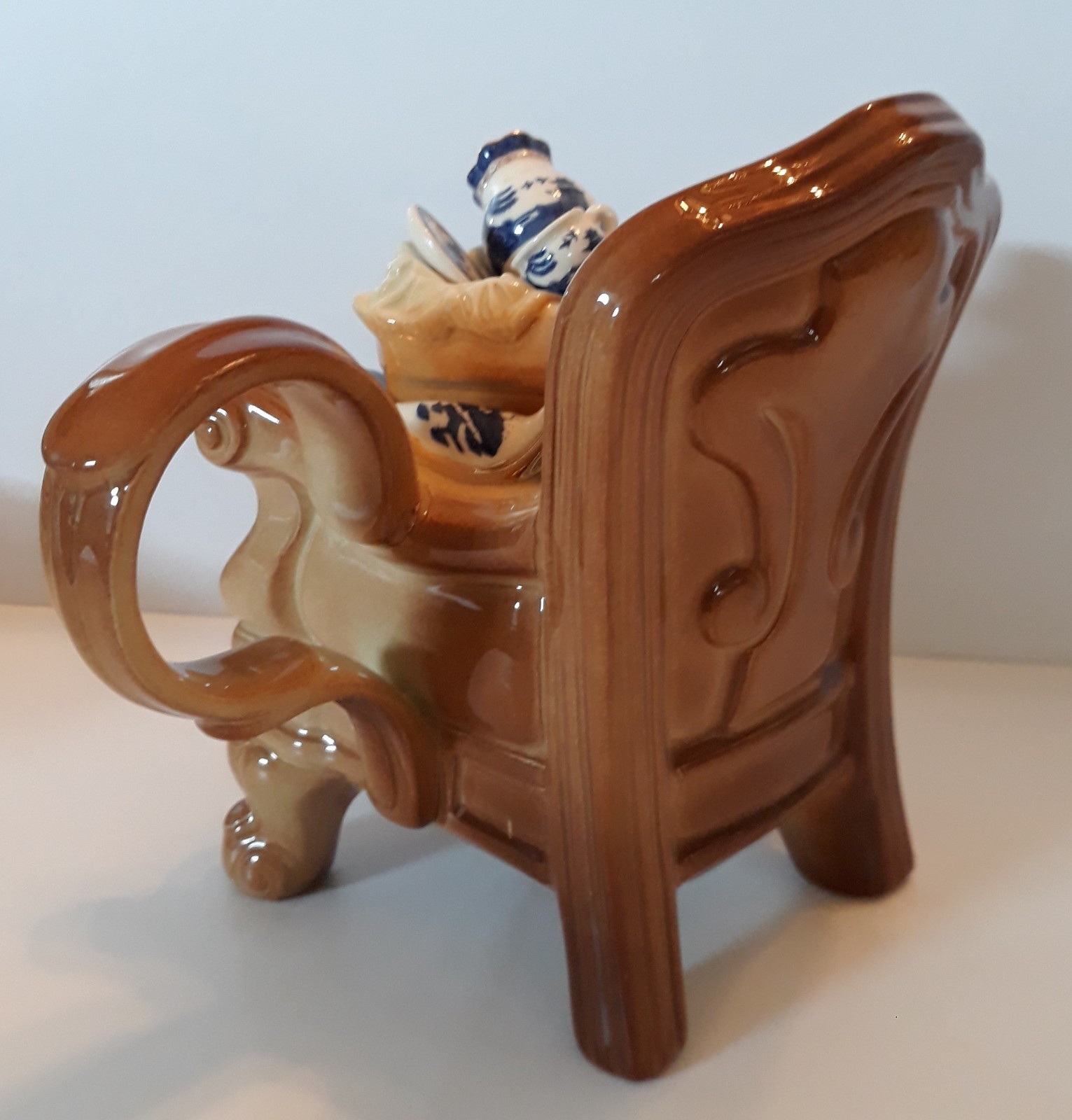 ROYAL DOULTON (CARDEW DESIGN) “REAL OLD WILLOW” BLUE CHAIR FIGURAL TEAPOT 1998