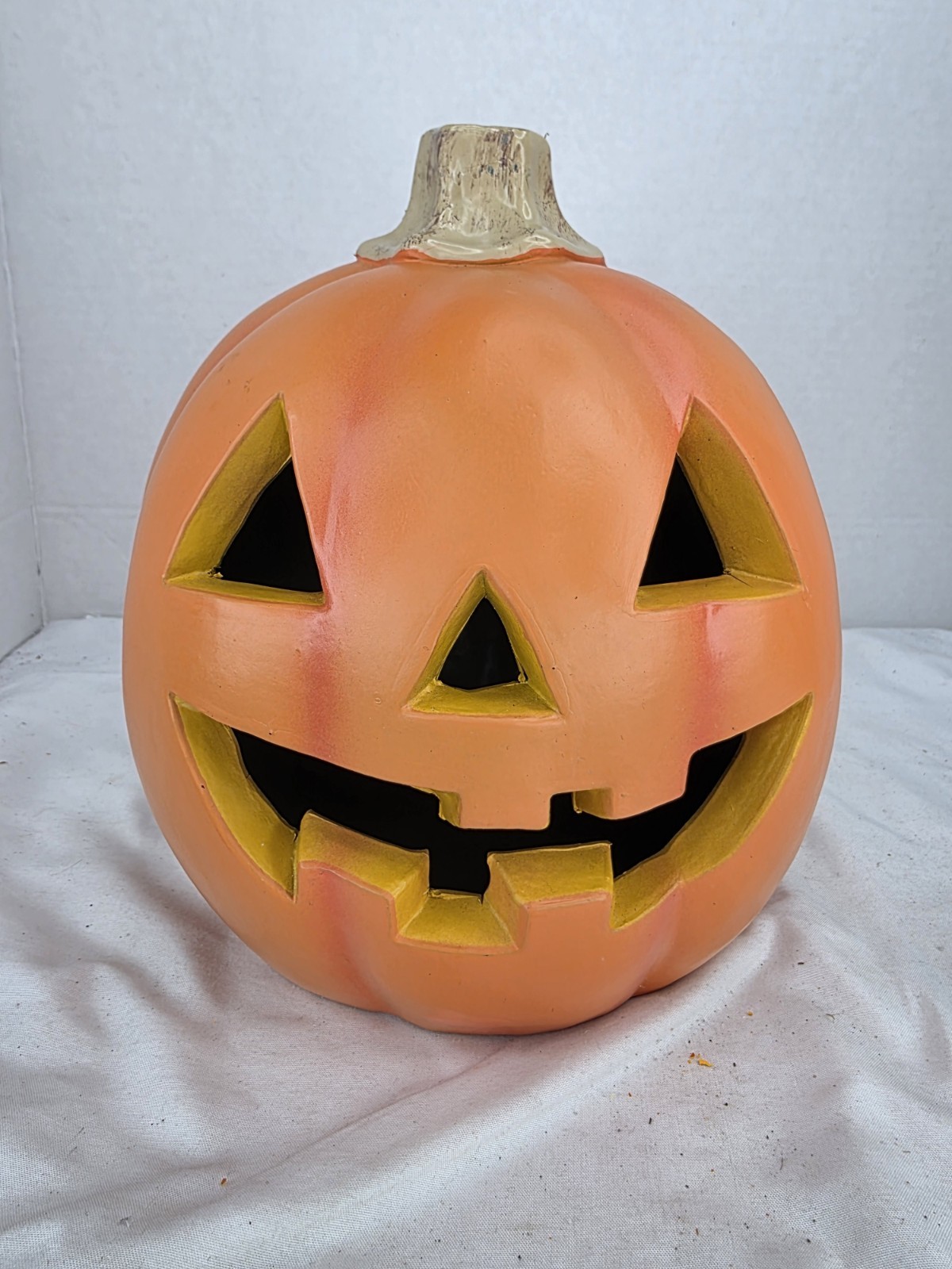 Light Up Jack-o-Lantern ~9 Inches tall Plastic Plug In