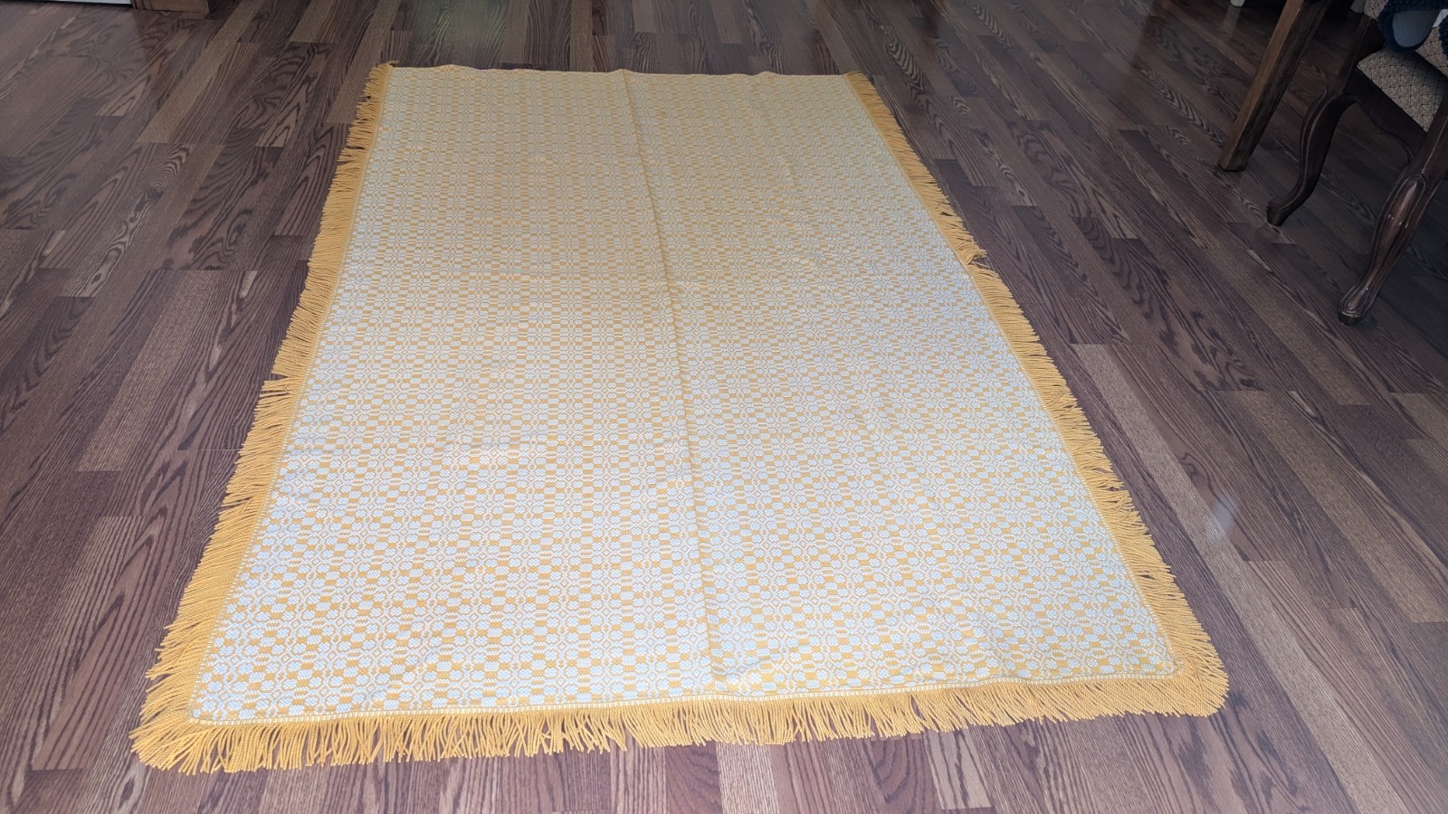 Vintage 1960 Cotton Jaquard Bedspread Gold White Fringe Twin 54×84″ Excellent!