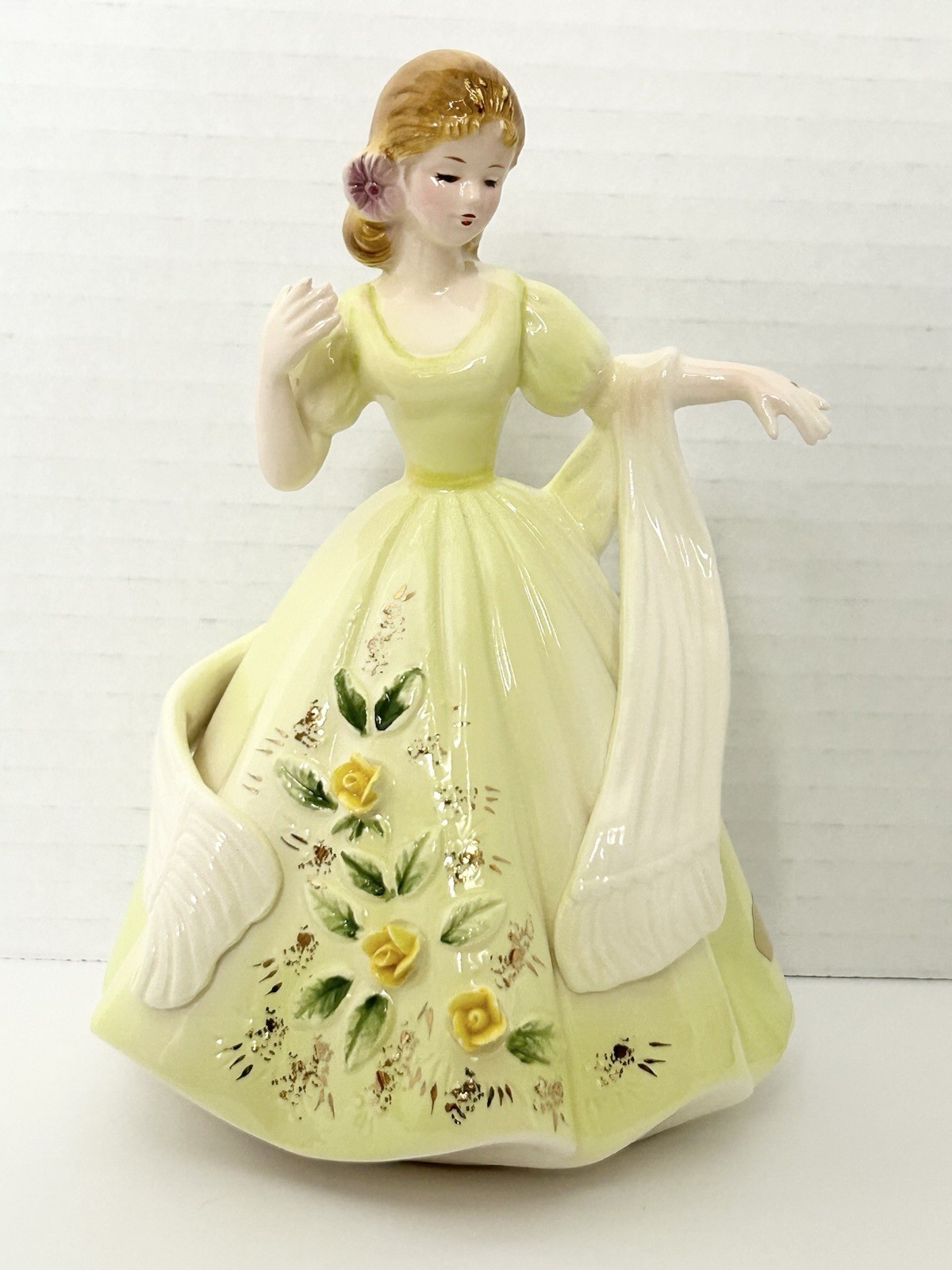 Josef Originals Lady Figurine In Light Green Dress W/ White Shawl Yellow Roses