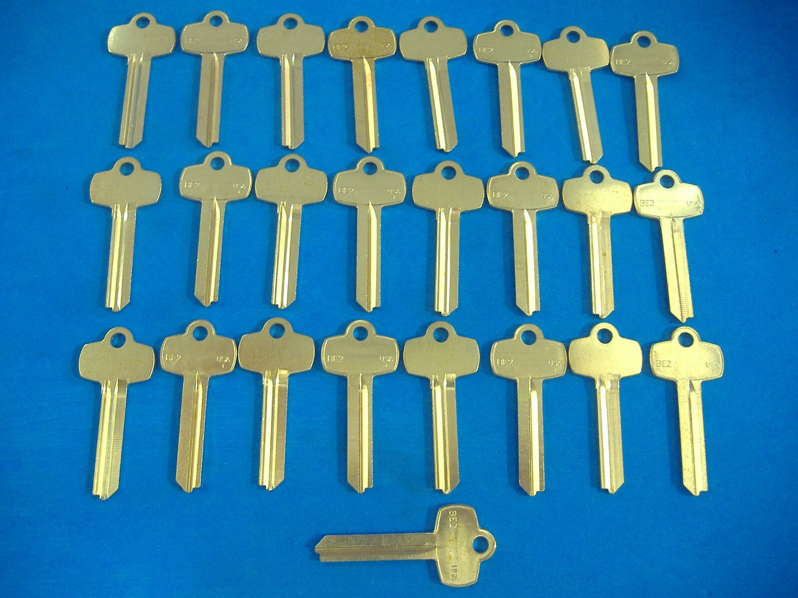 LOT OF 25 LOCKSMITH BE2 KEY BLANKS FITS BEST A KEYWAY BRASS MADE IN USA