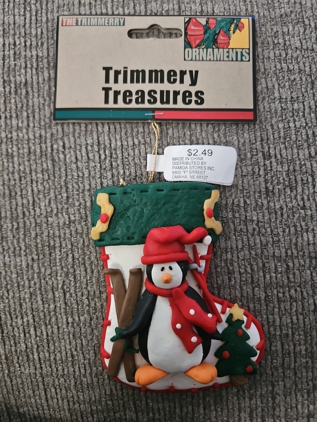 The Trimmery Treasures STOCKING/PENGUIN Resin Ornament 3.5″ – NWT Vintage