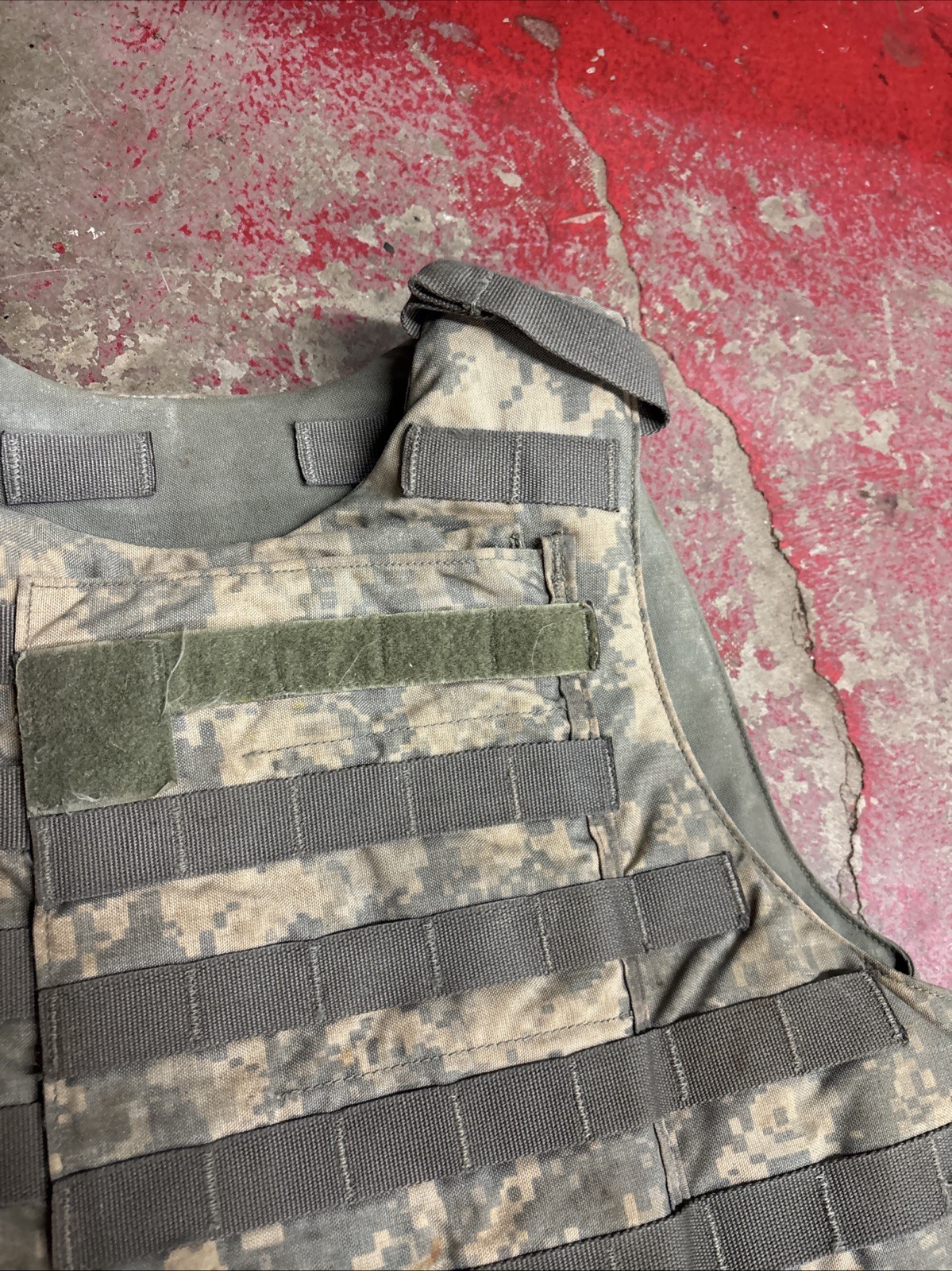 ARMY ACU PLATE CARRIER MEDIUM w/ INSERTS lot R