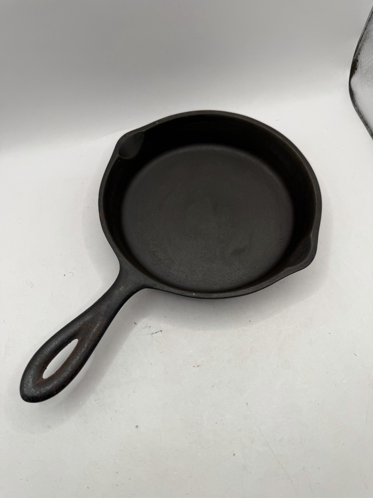 1920s Chicago Hardware Hammered #3 Seasoned Iron Skillet 83 J Fast Shipping