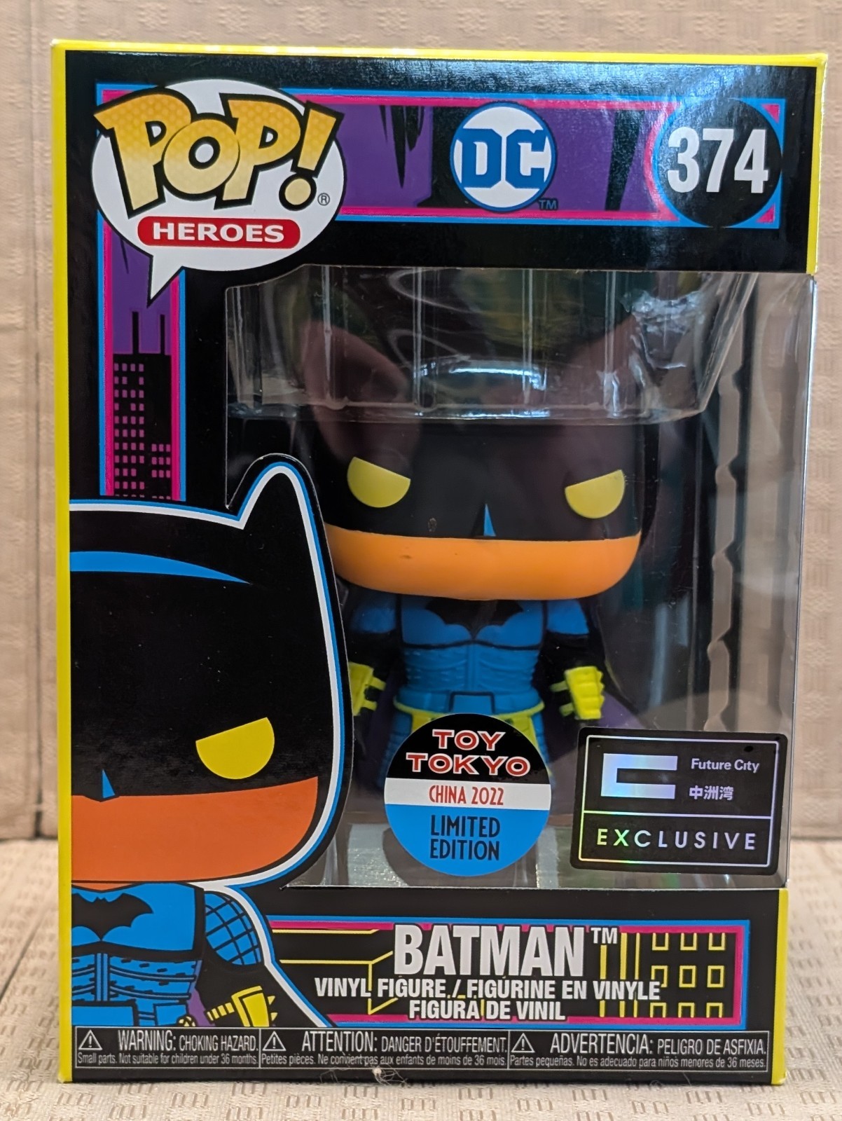 Funko POP! Heroes DC#374 BATMAN (Blacklight) Future City Exclusive Toy Tokyo LE