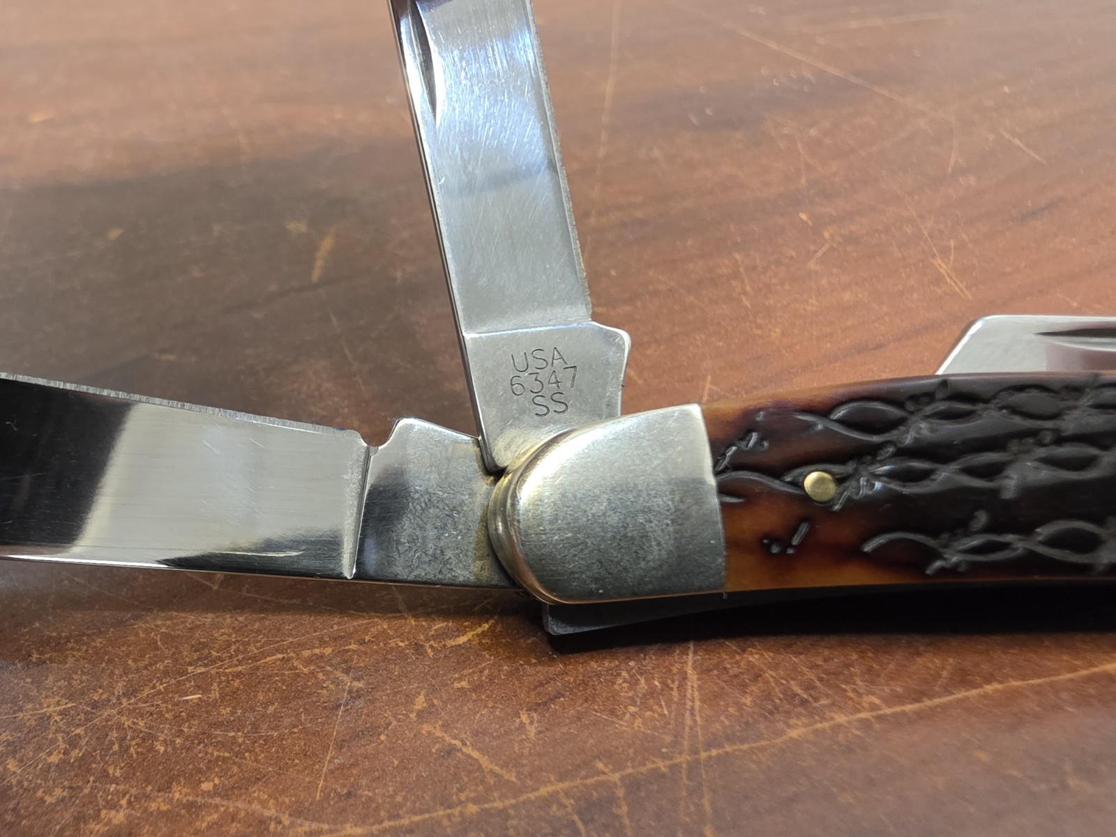 CASE 6347 SS Barbed Wire Amber Bone XX Shield 2002 Folding Pocket Knife