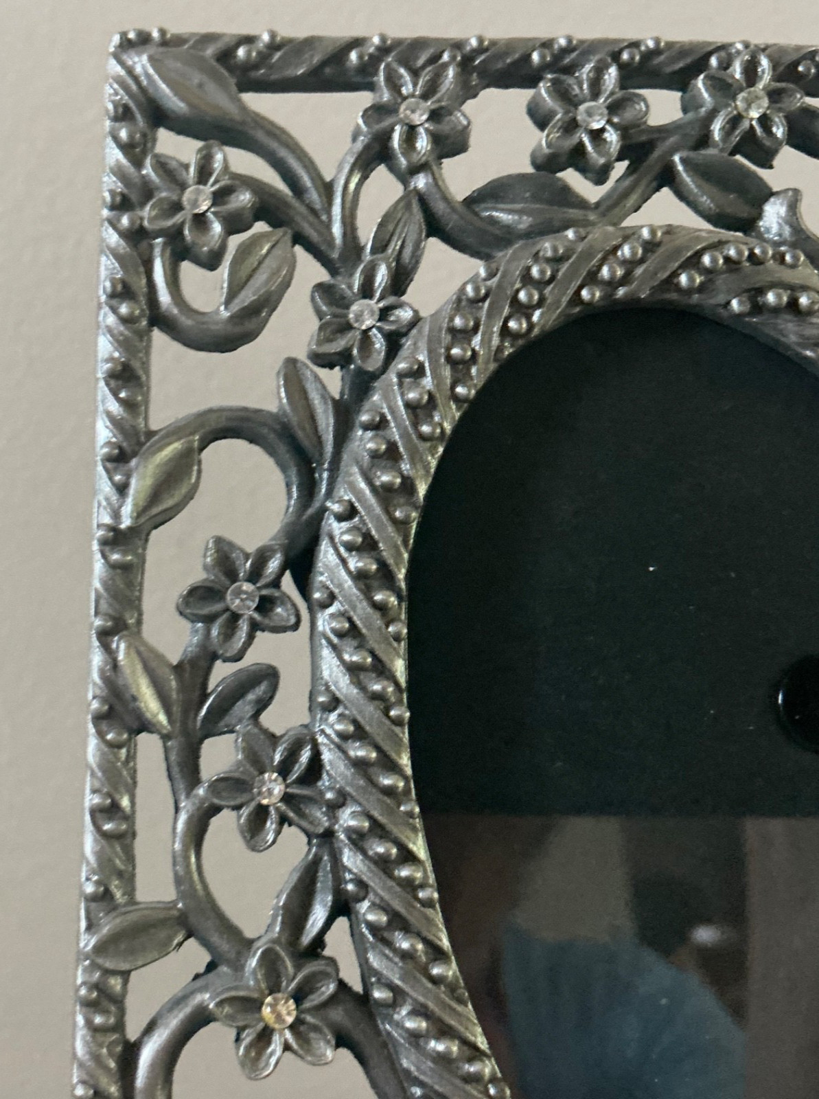 Elsa L Inc 4” X 6” heart frame filigree silver tone clear rhinestones self easel