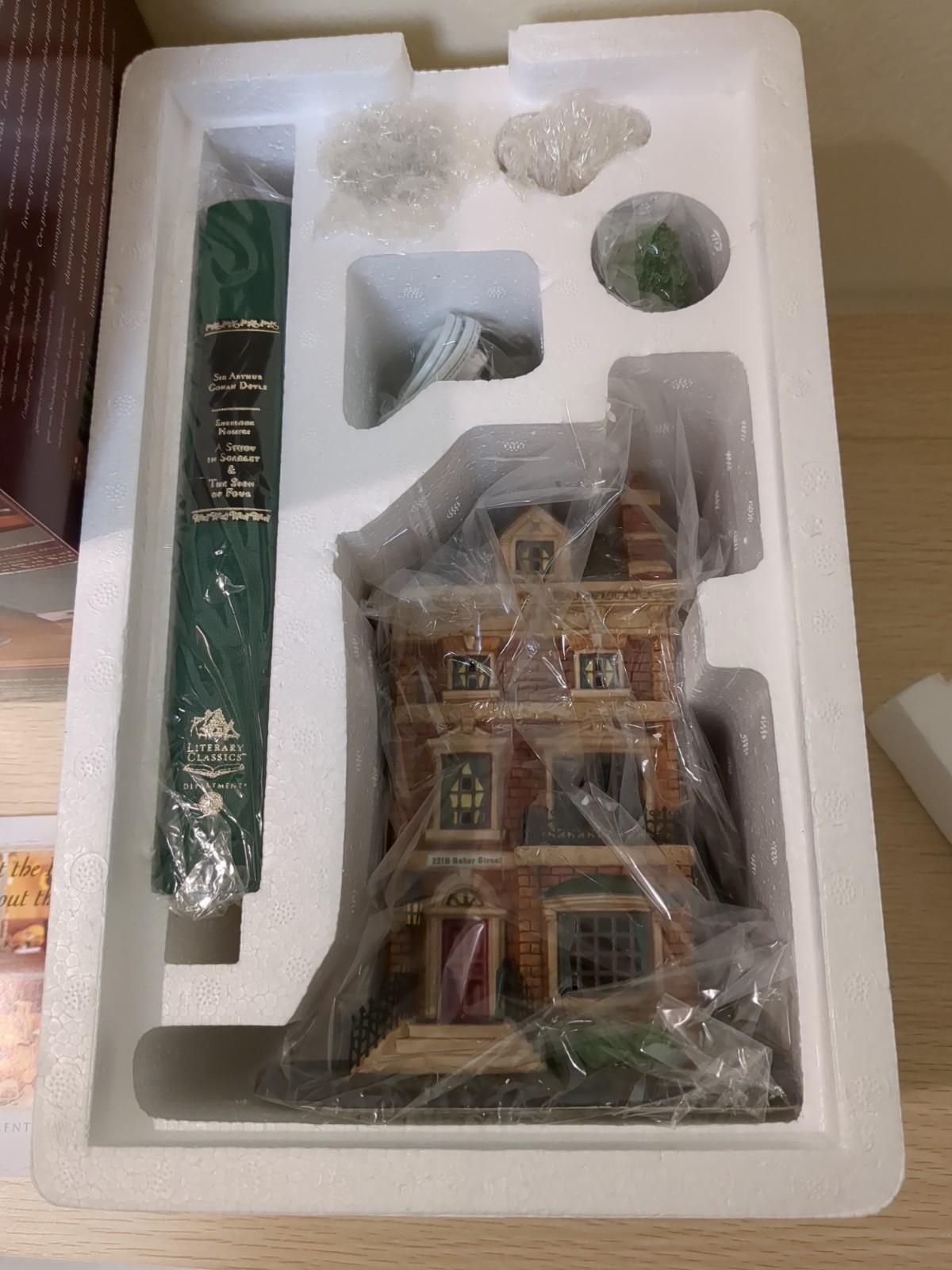 Department 56 – Sherlock Holmes 221B Baker Street (58601) Literay Classics