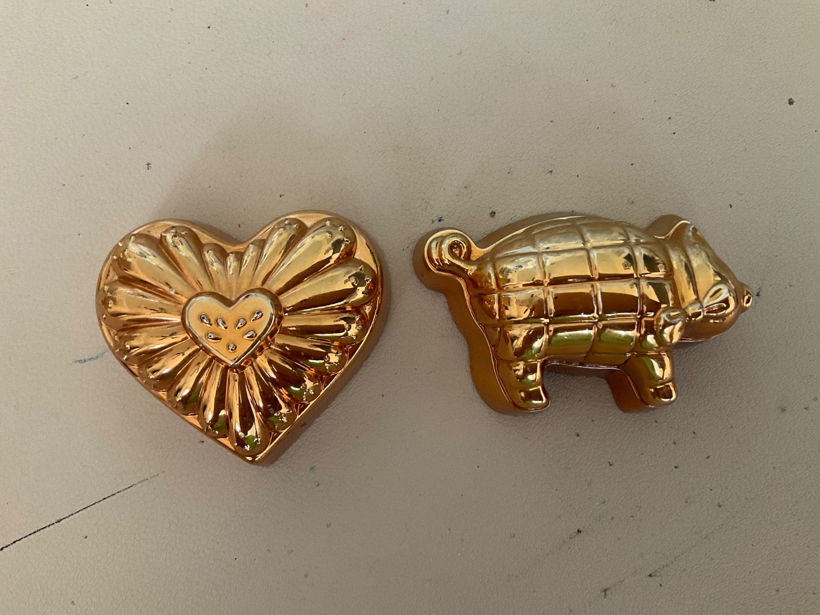Vintage Heart & Pig Shaped Jello Mold Refrigerator Magnets